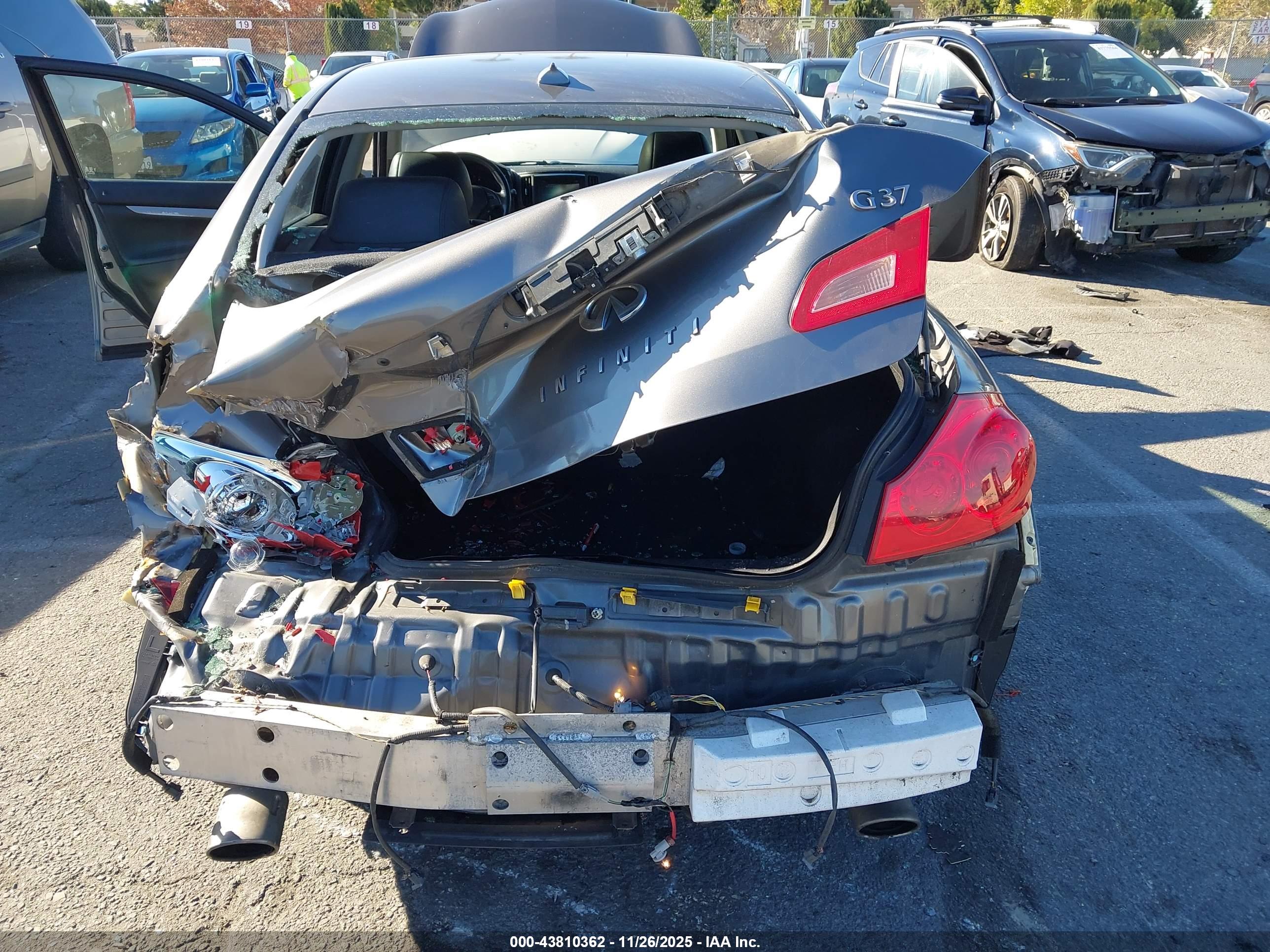 INFINITI G37 image 6