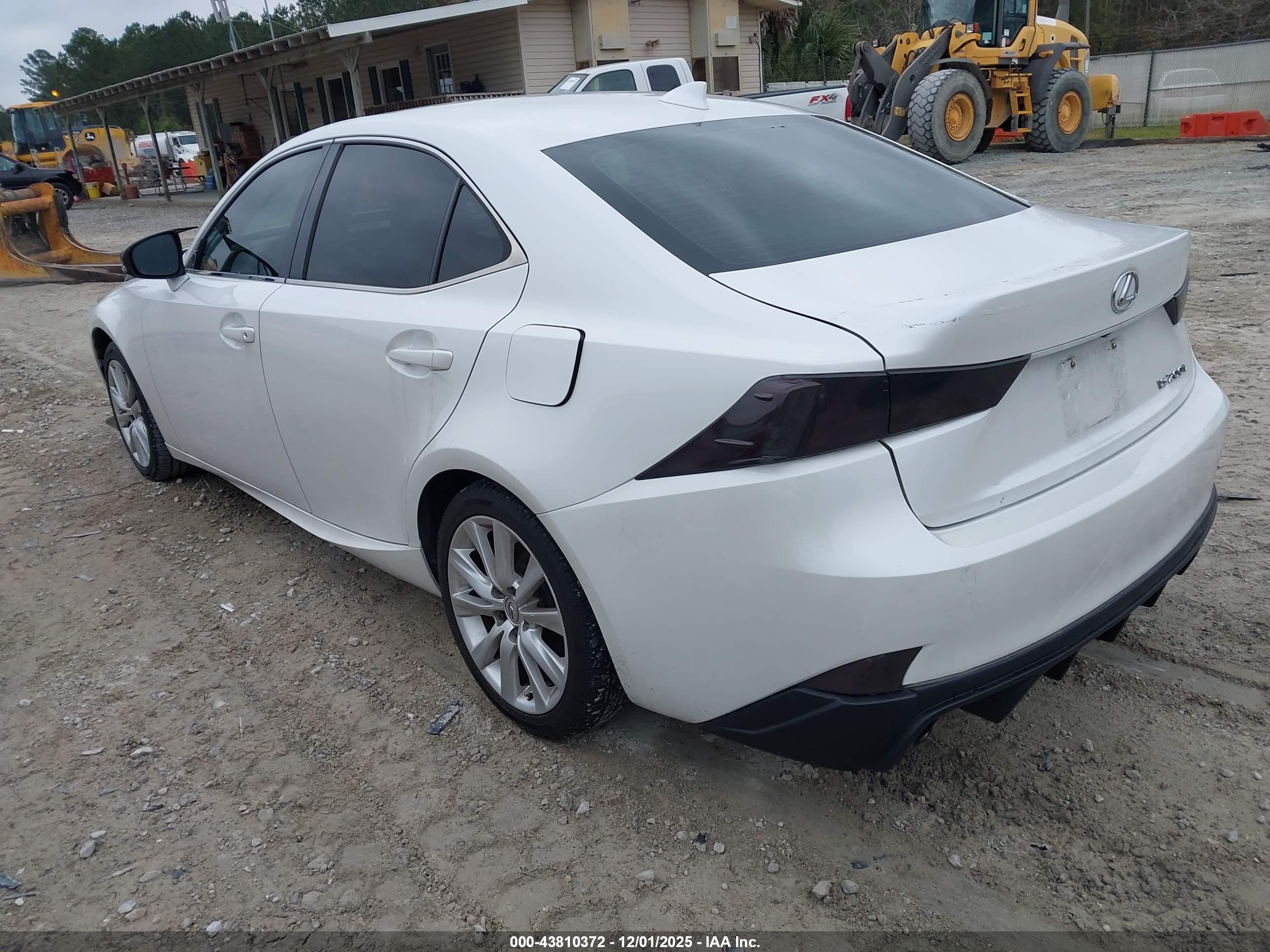 LEXUS IS image 3
