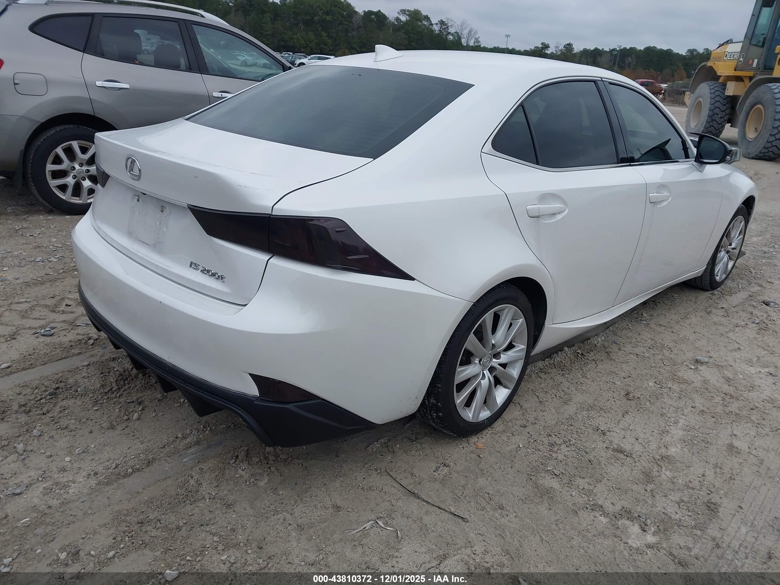LEXUS IS image 4