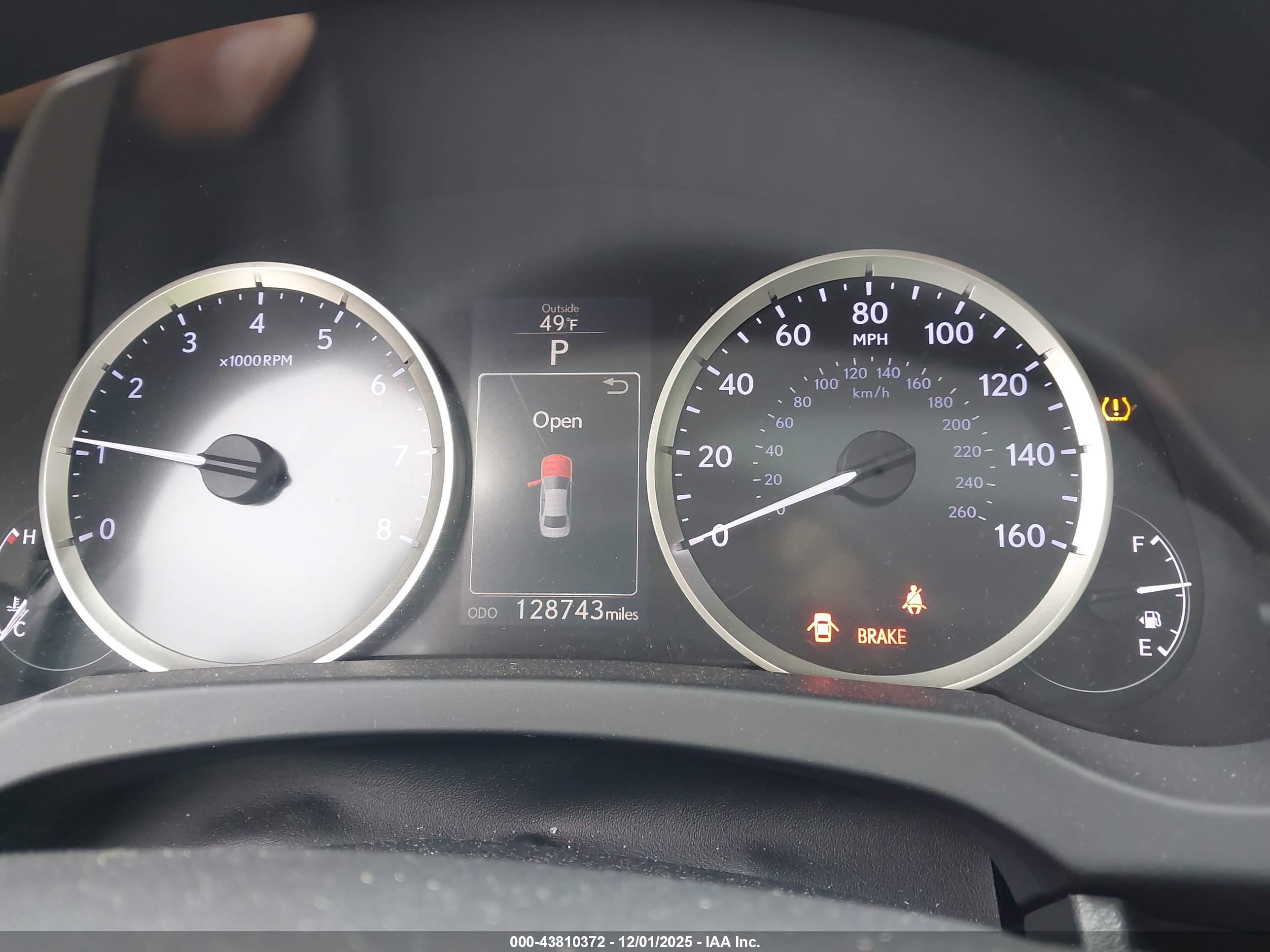 LEXUS IS image 7