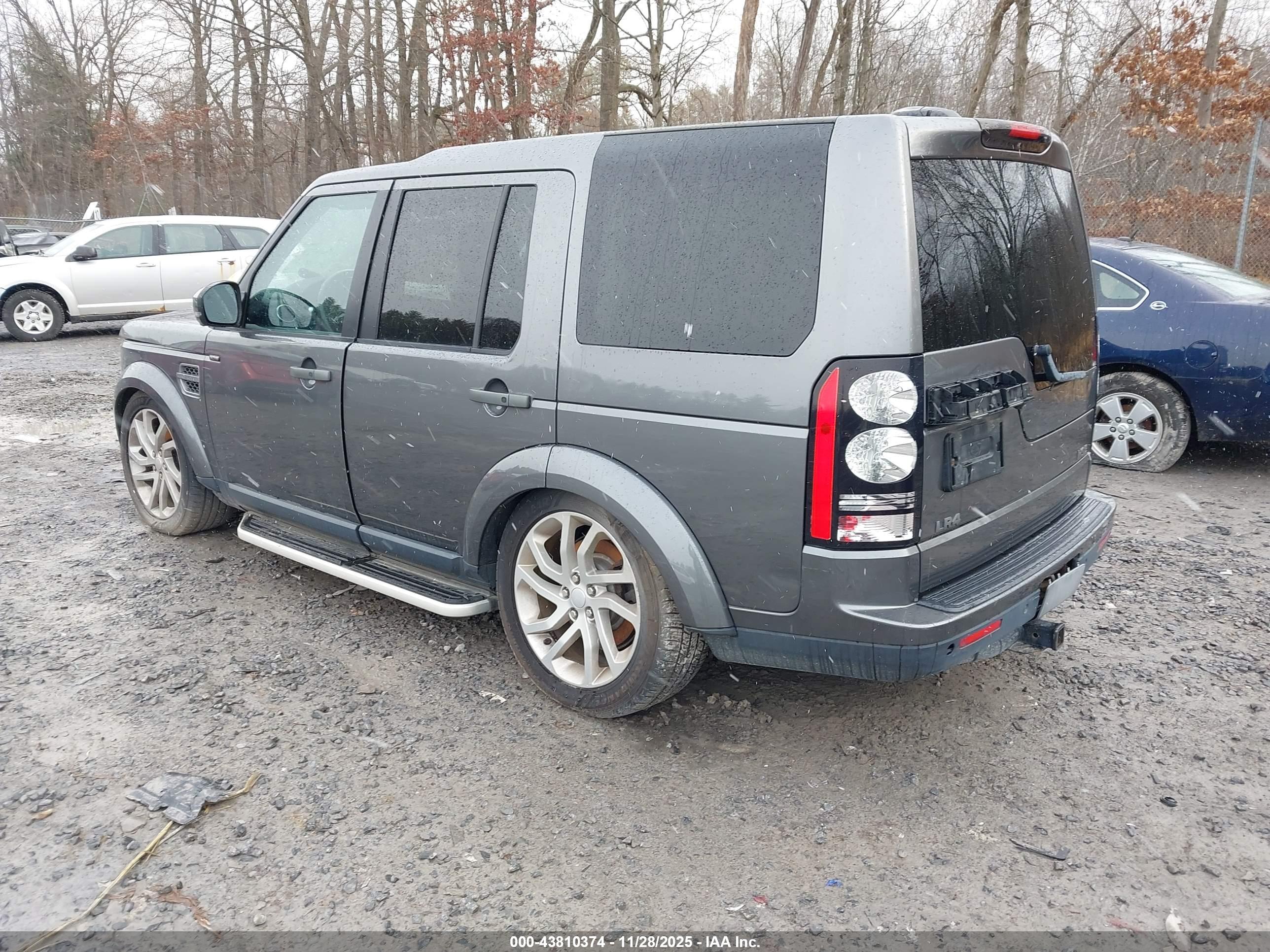 LAND ROVER image 3