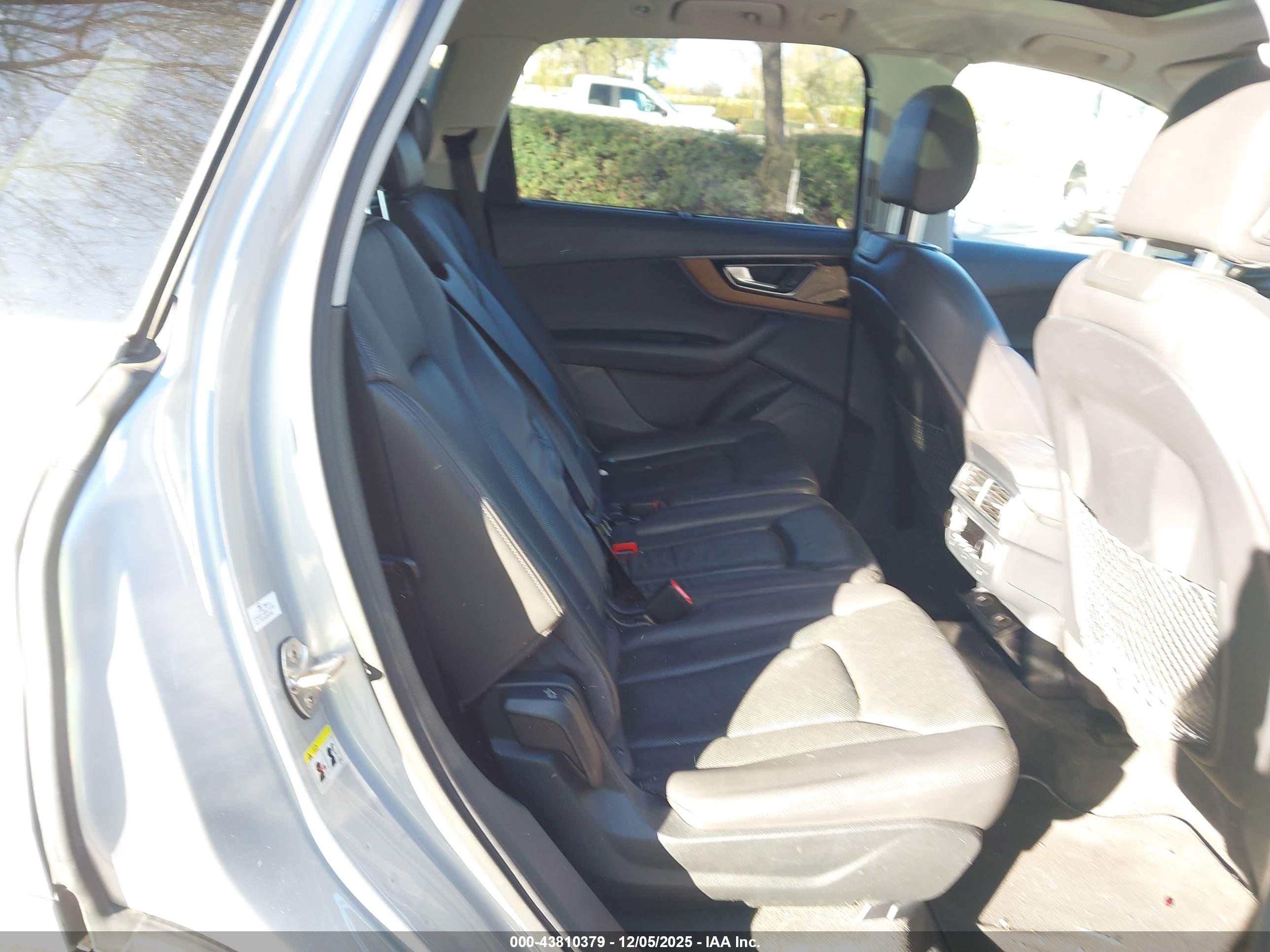 AUDI Q7 image 8
