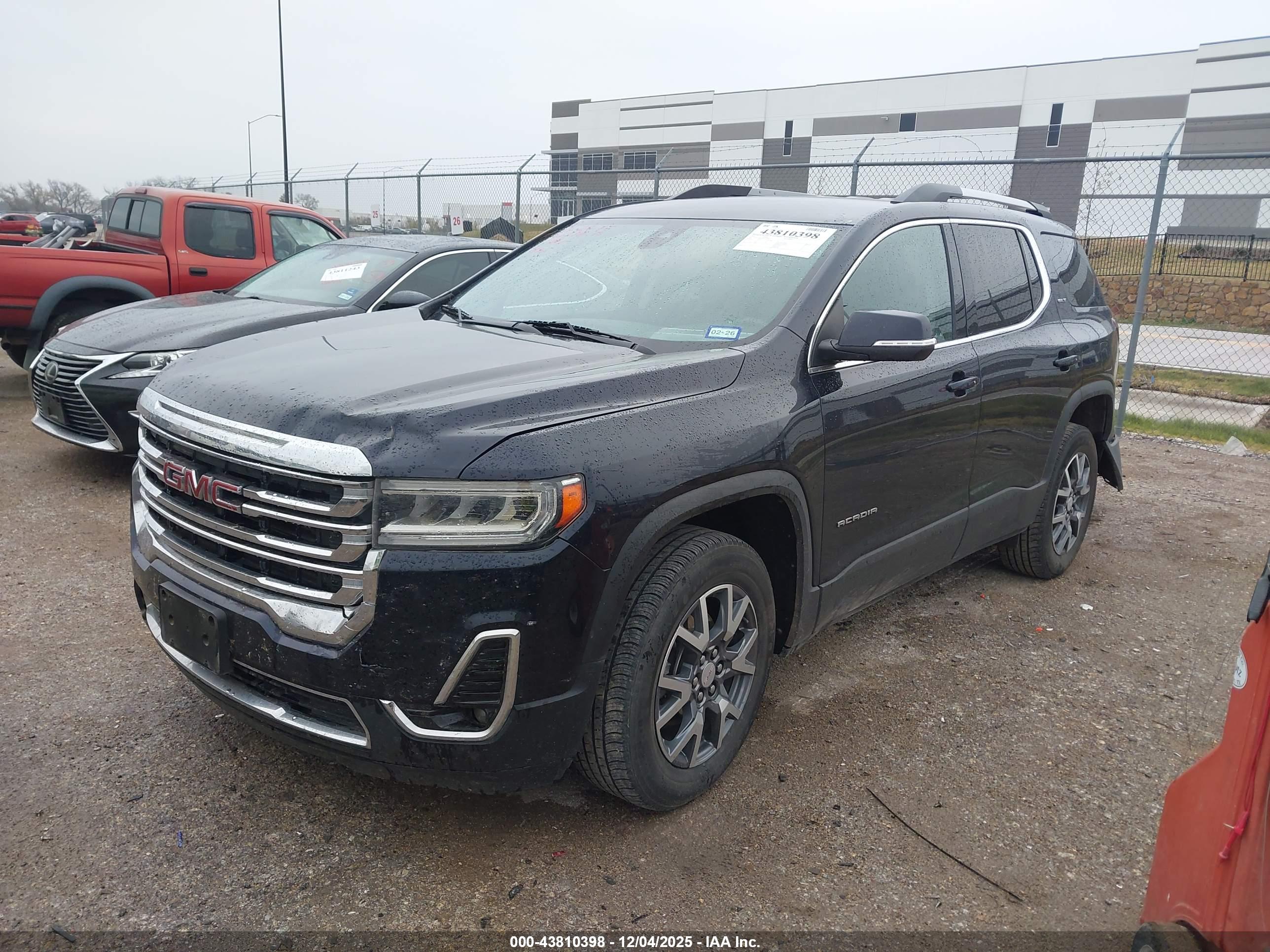 GMC ACADIA image 2