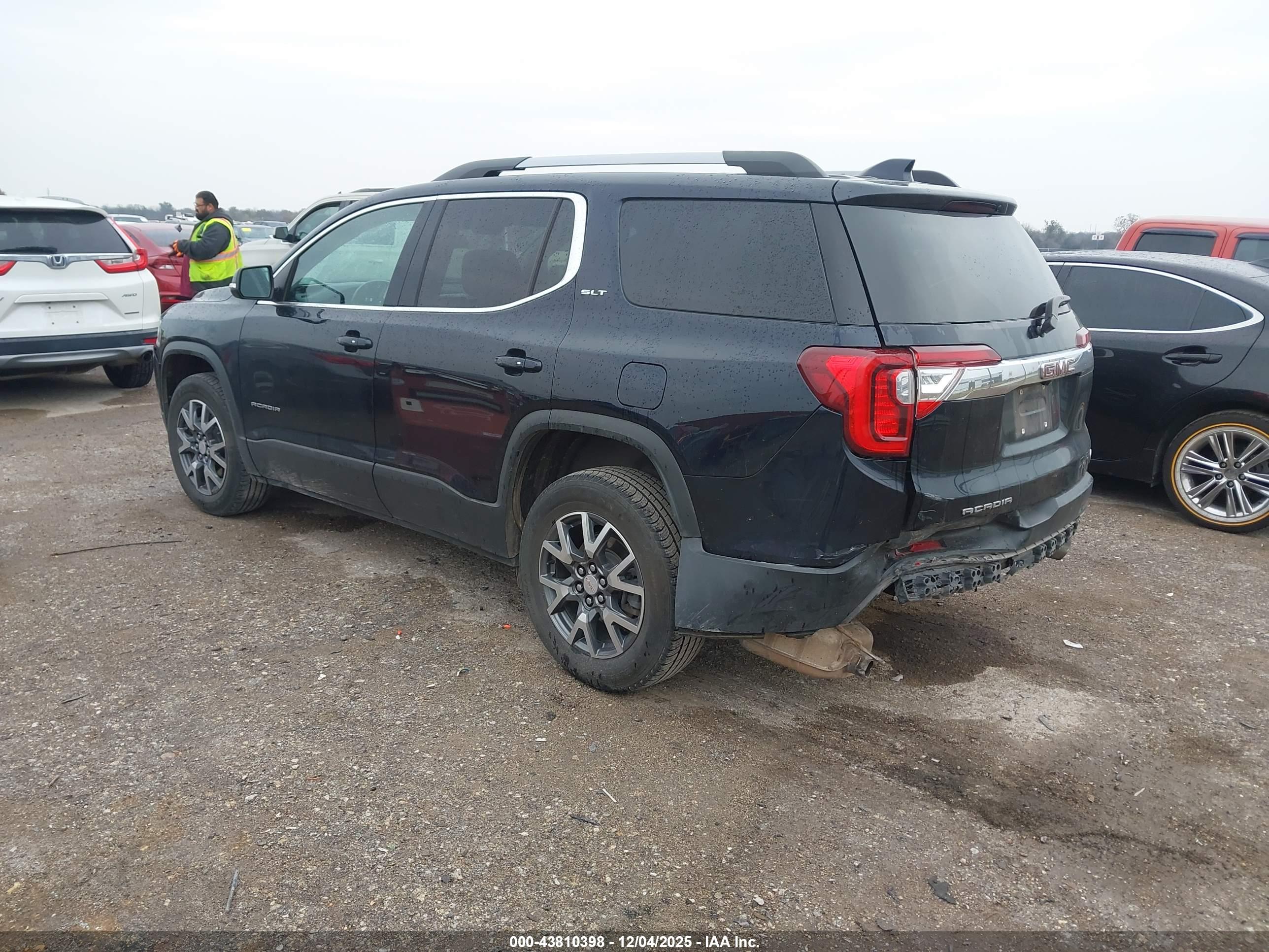 GMC ACADIA image 3