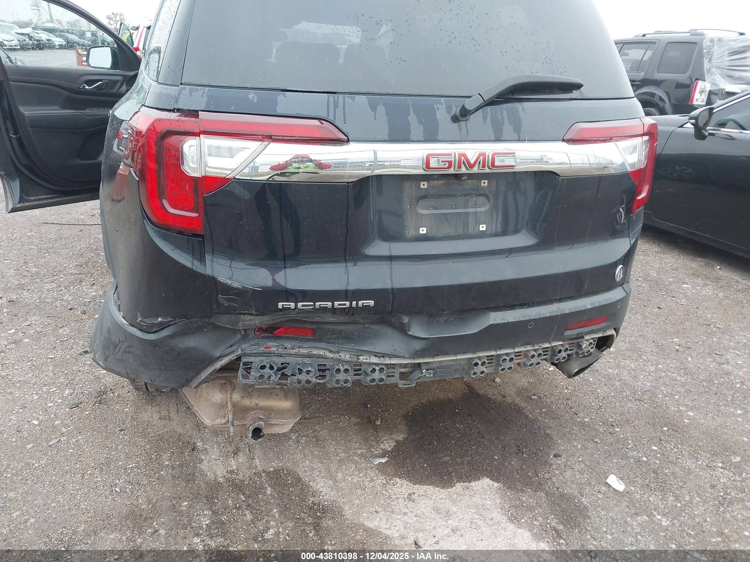 GMC ACADIA image 6