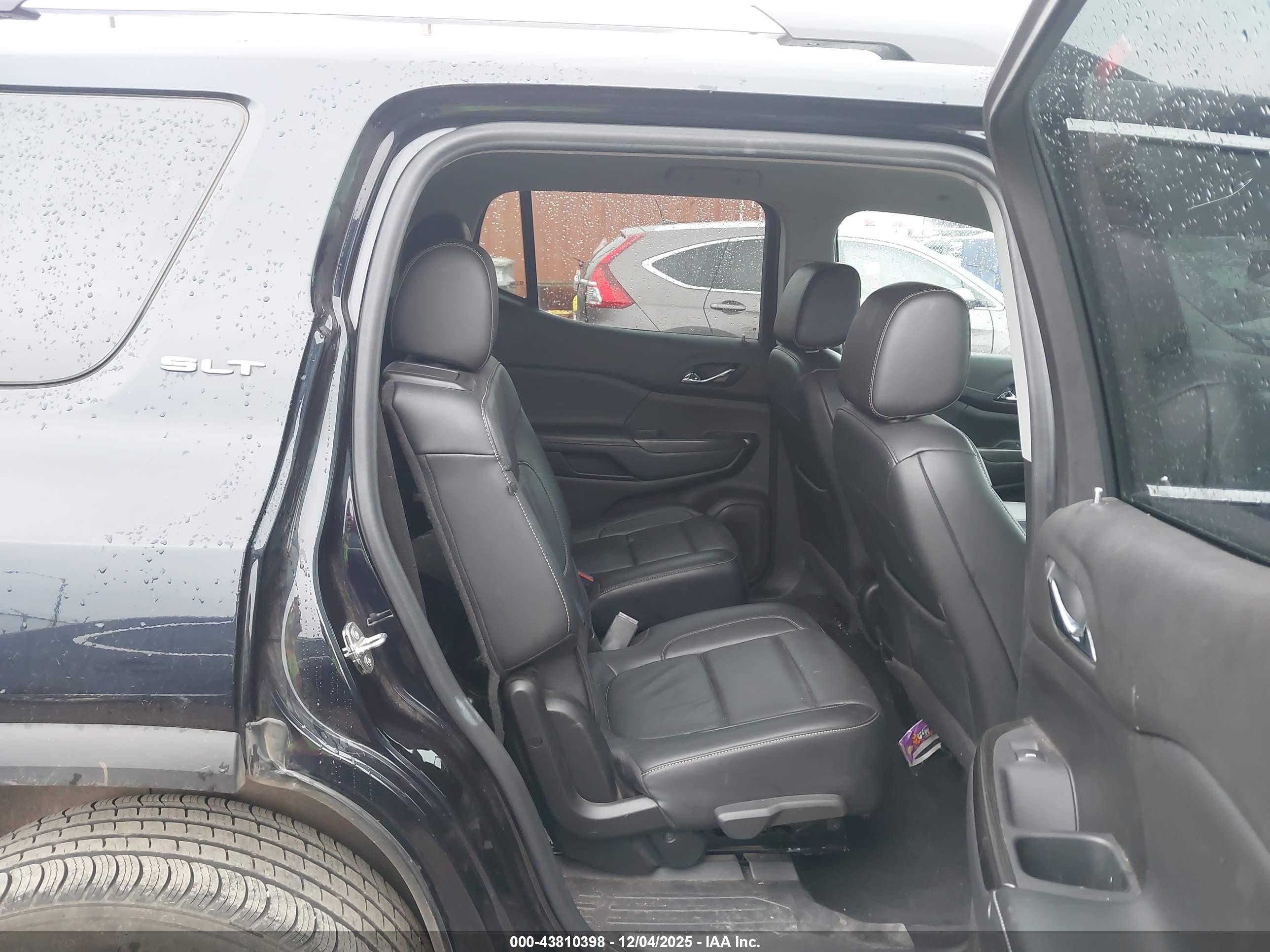 GMC ACADIA image 8