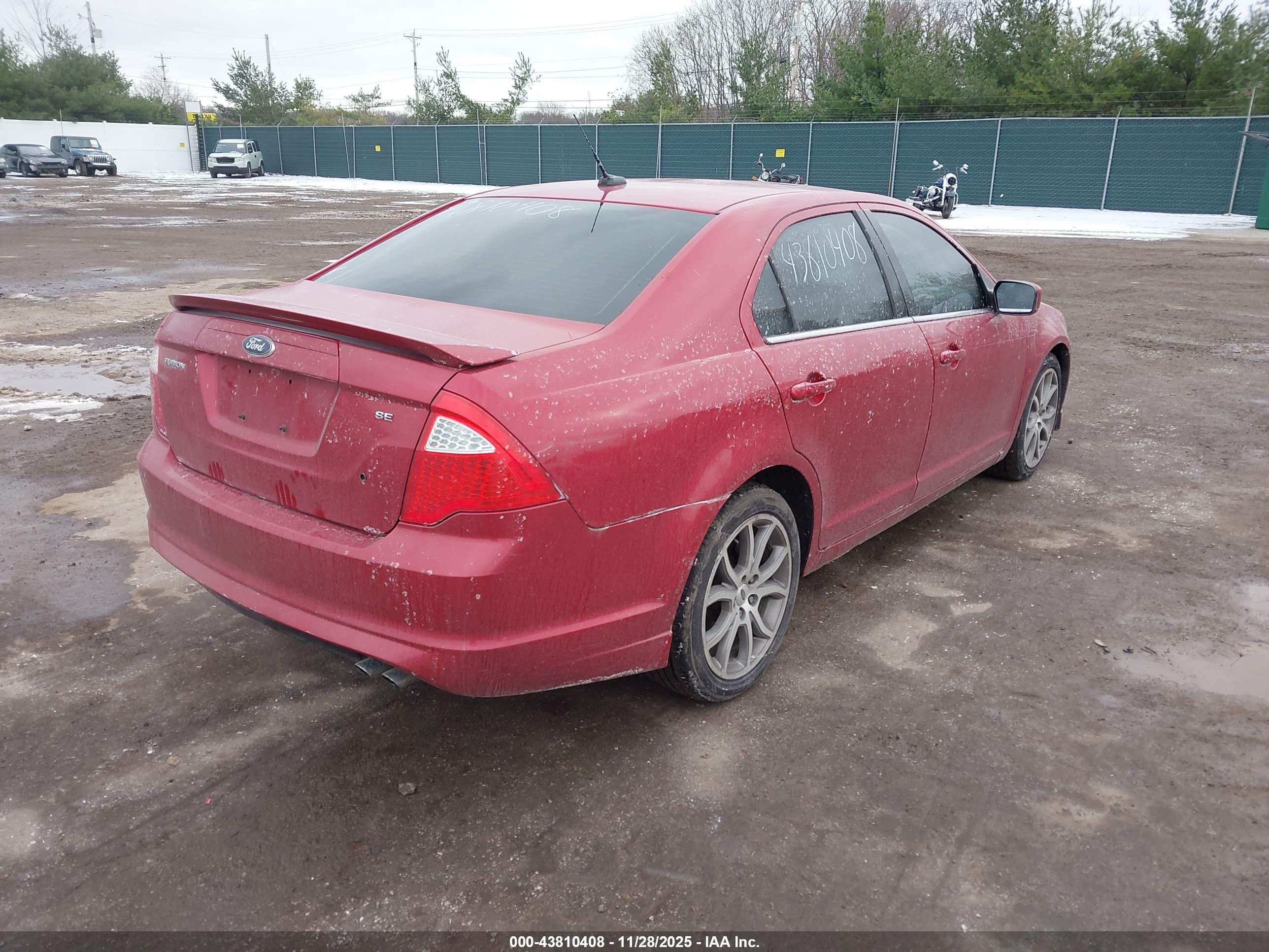 FORD FUSION image 4