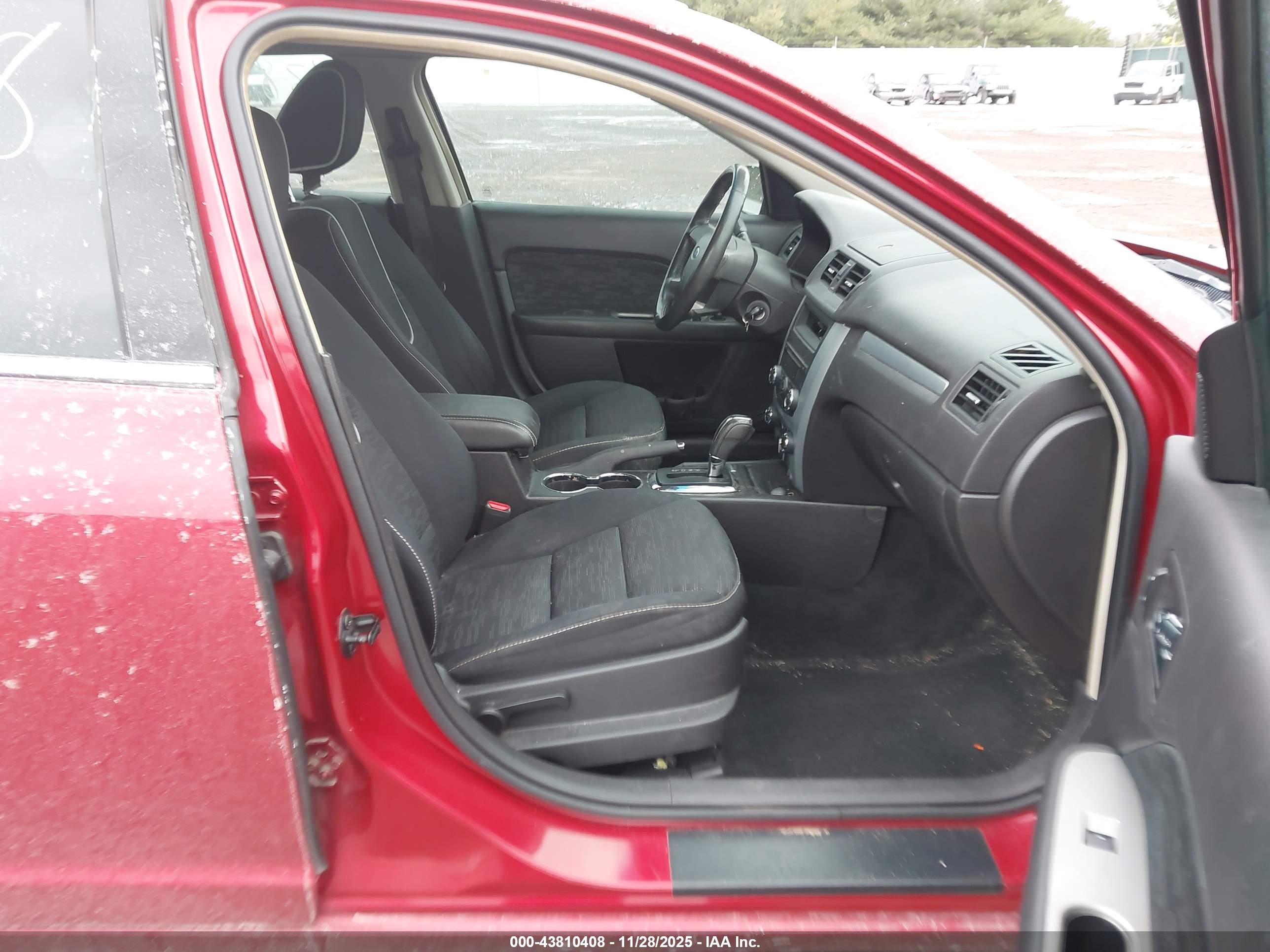 FORD FUSION image 5
