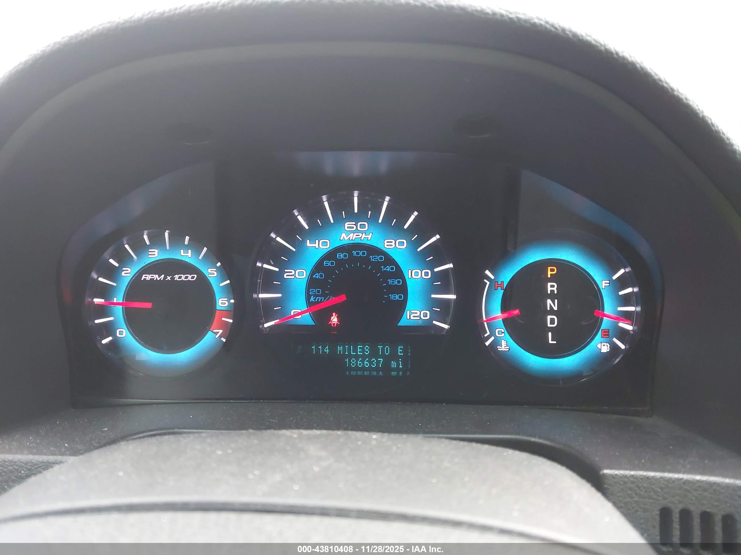 FORD FUSION image 7
