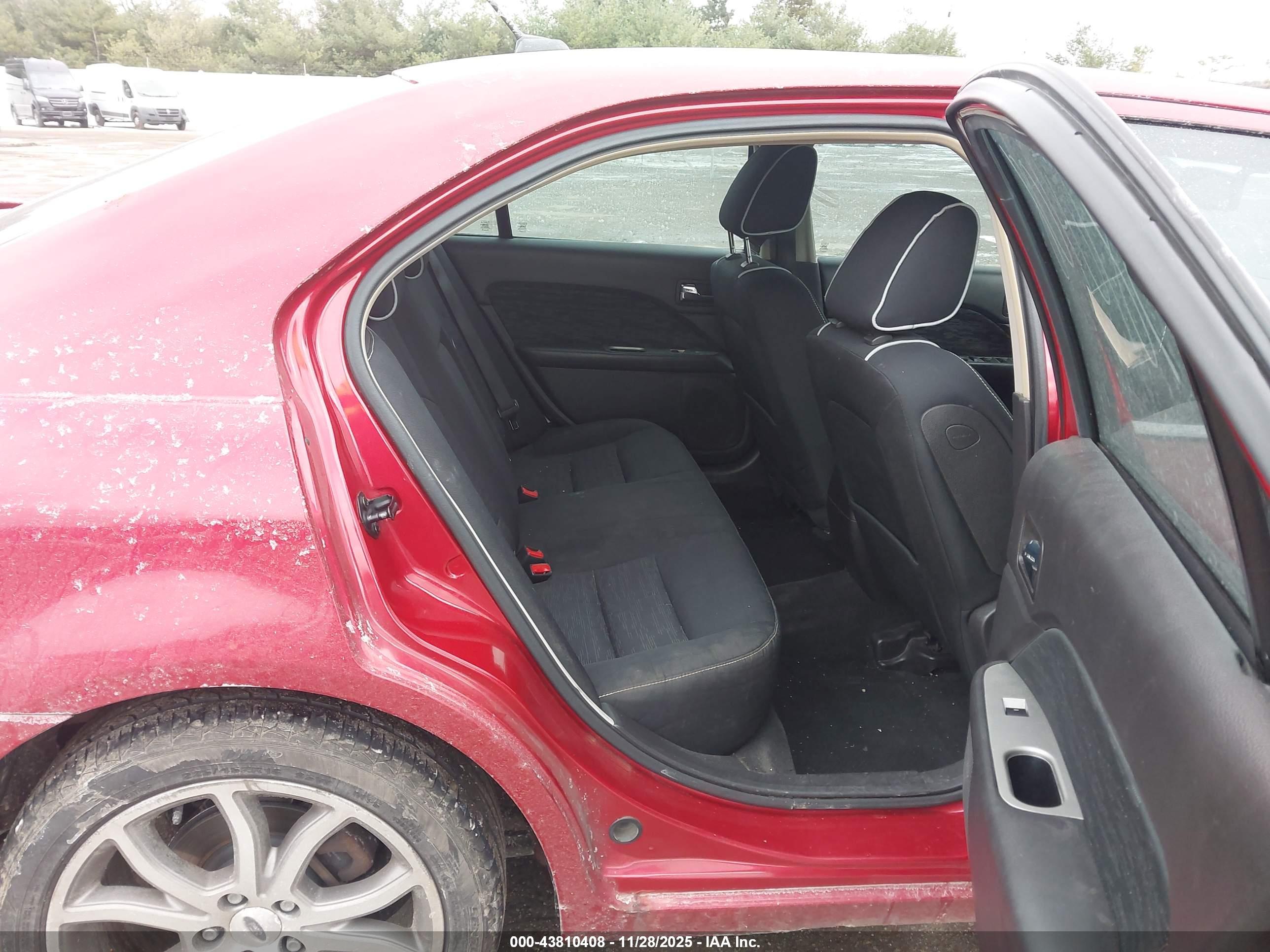 FORD FUSION image 8