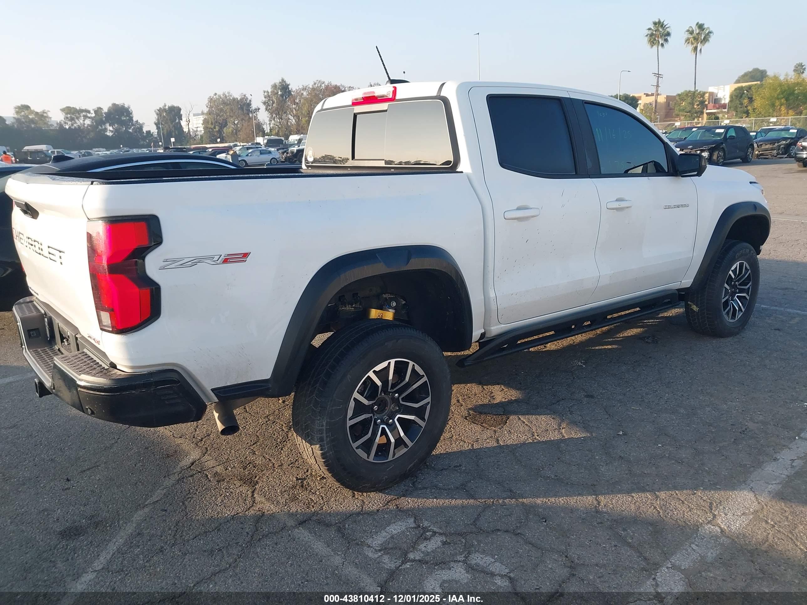 CHEVROLET COLORADO image 4