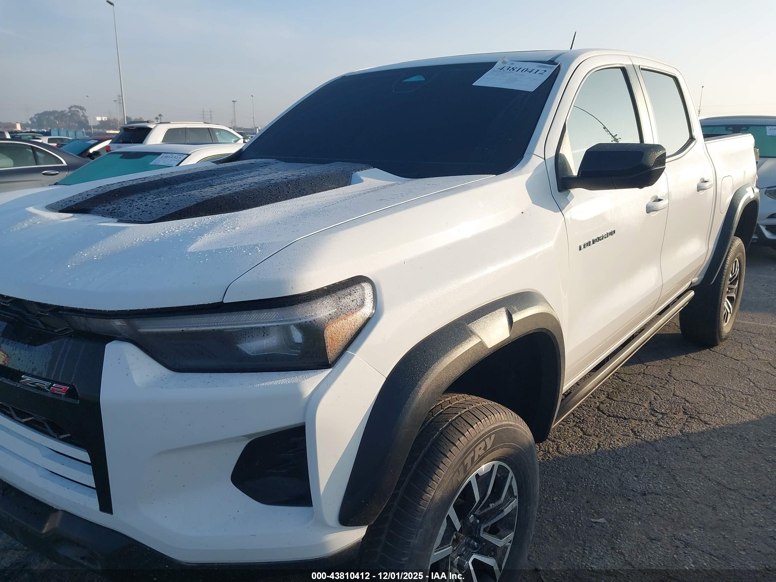 CHEVROLET COLORADO image 6