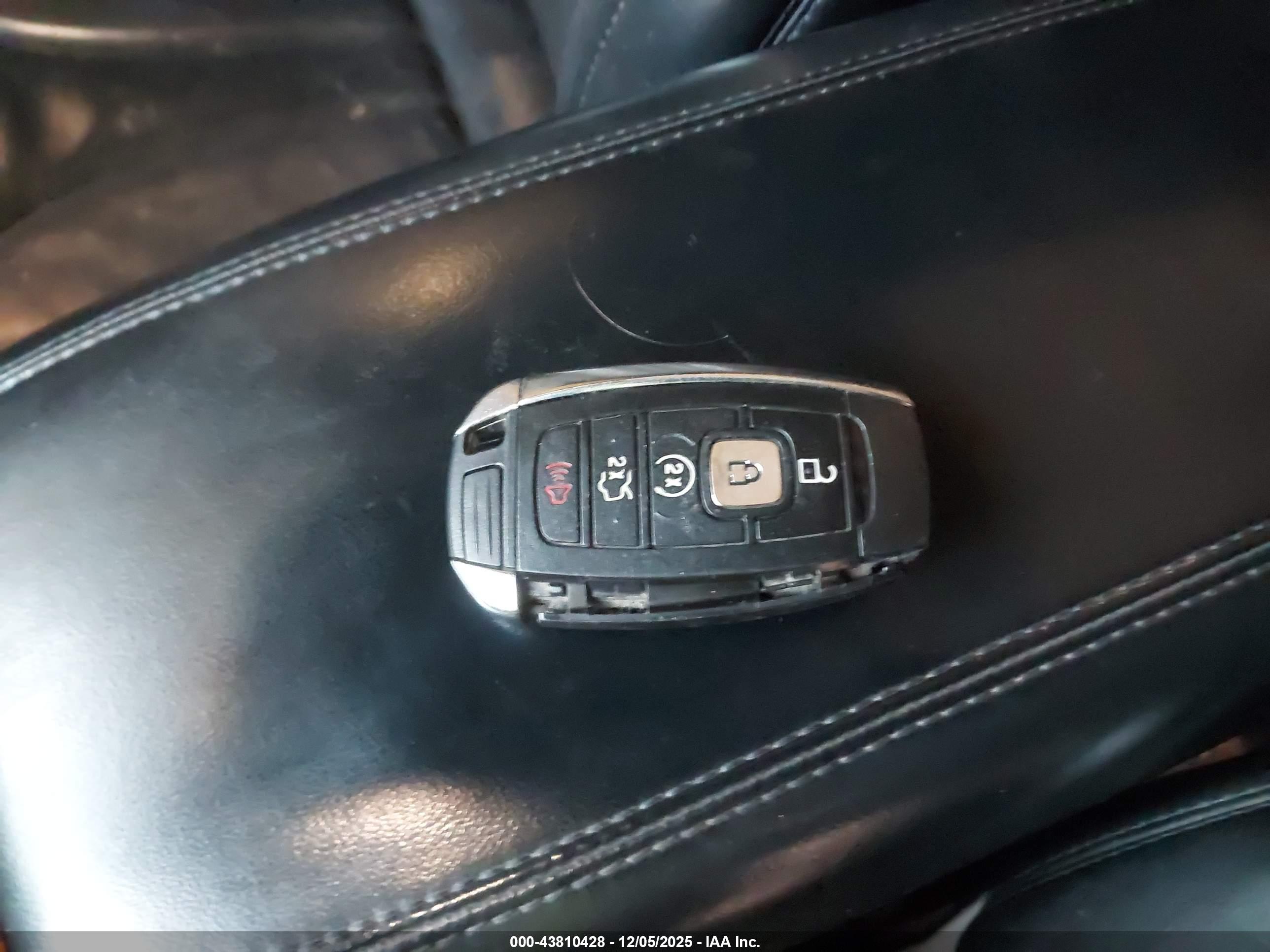 LINCOLN MKC image 11