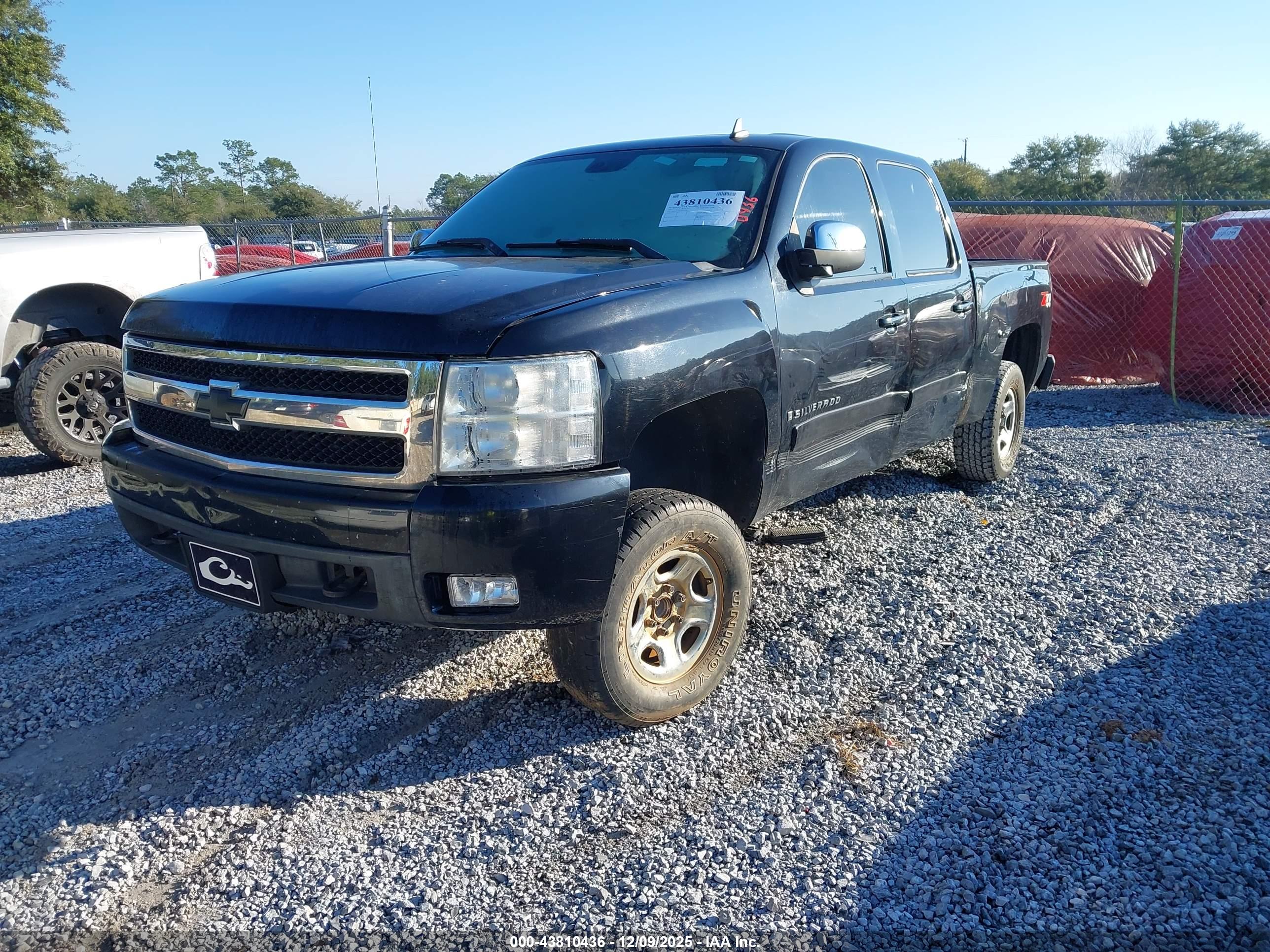 CHEVROLET SILVERADO image 2