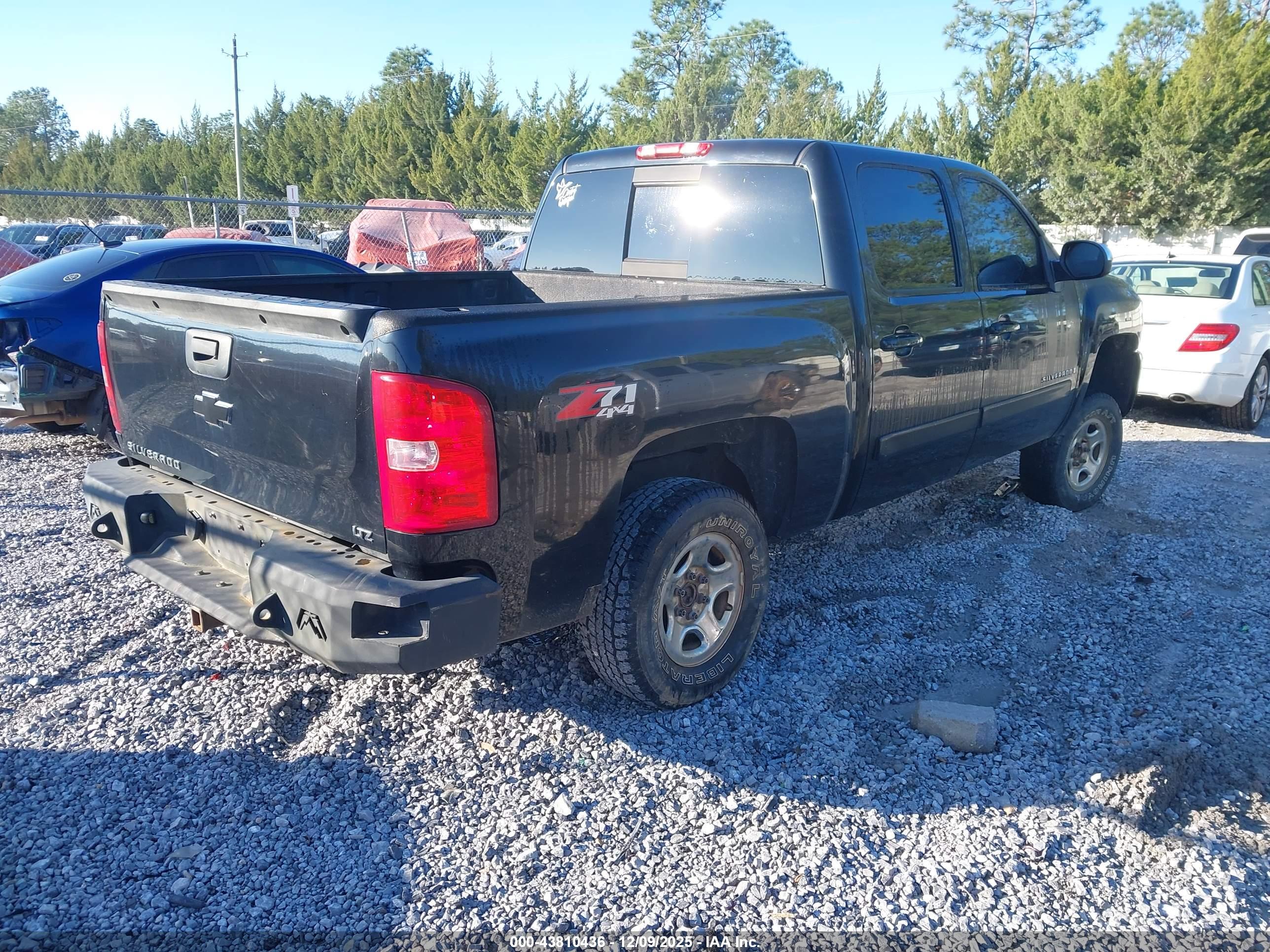 CHEVROLET SILVERADO image 4