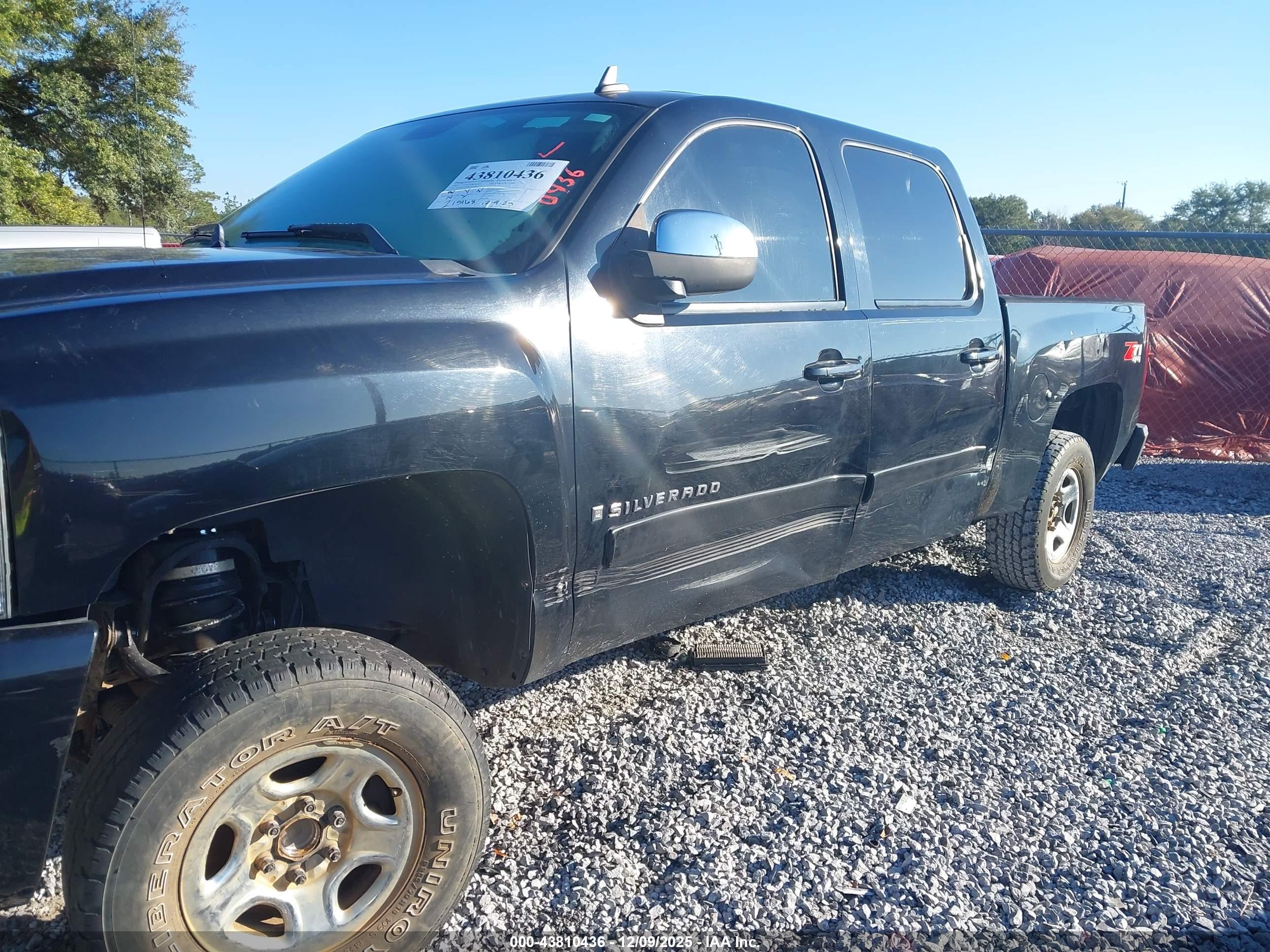 CHEVROLET SILVERADO image 6