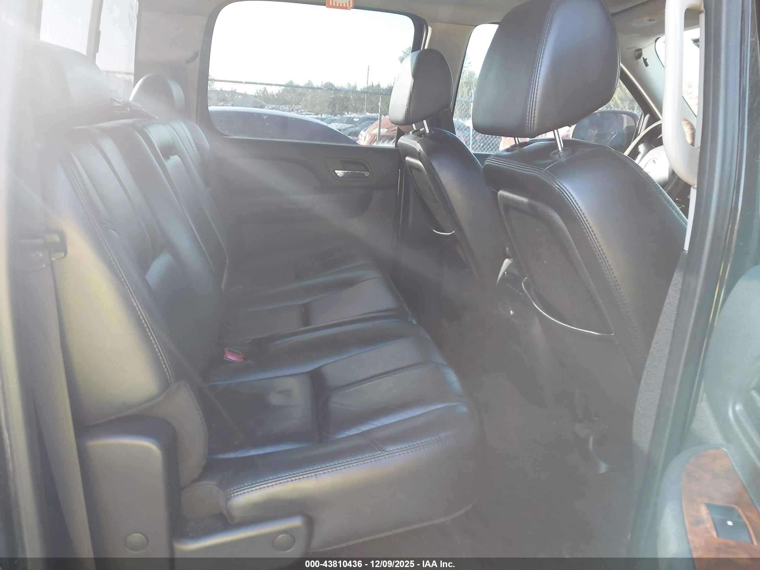 CHEVROLET SILVERADO image 8