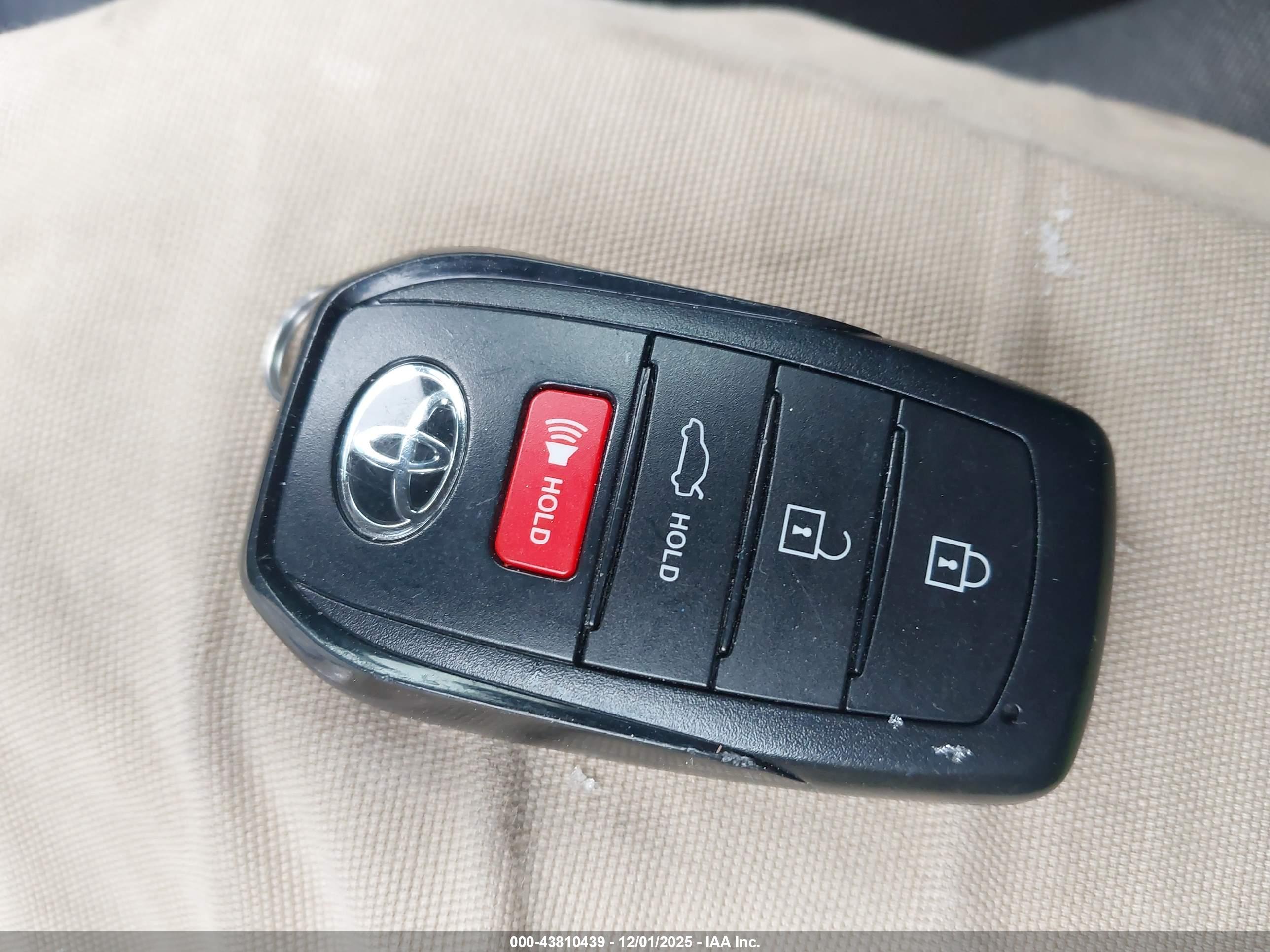 TOYOTA CAMRY image 11