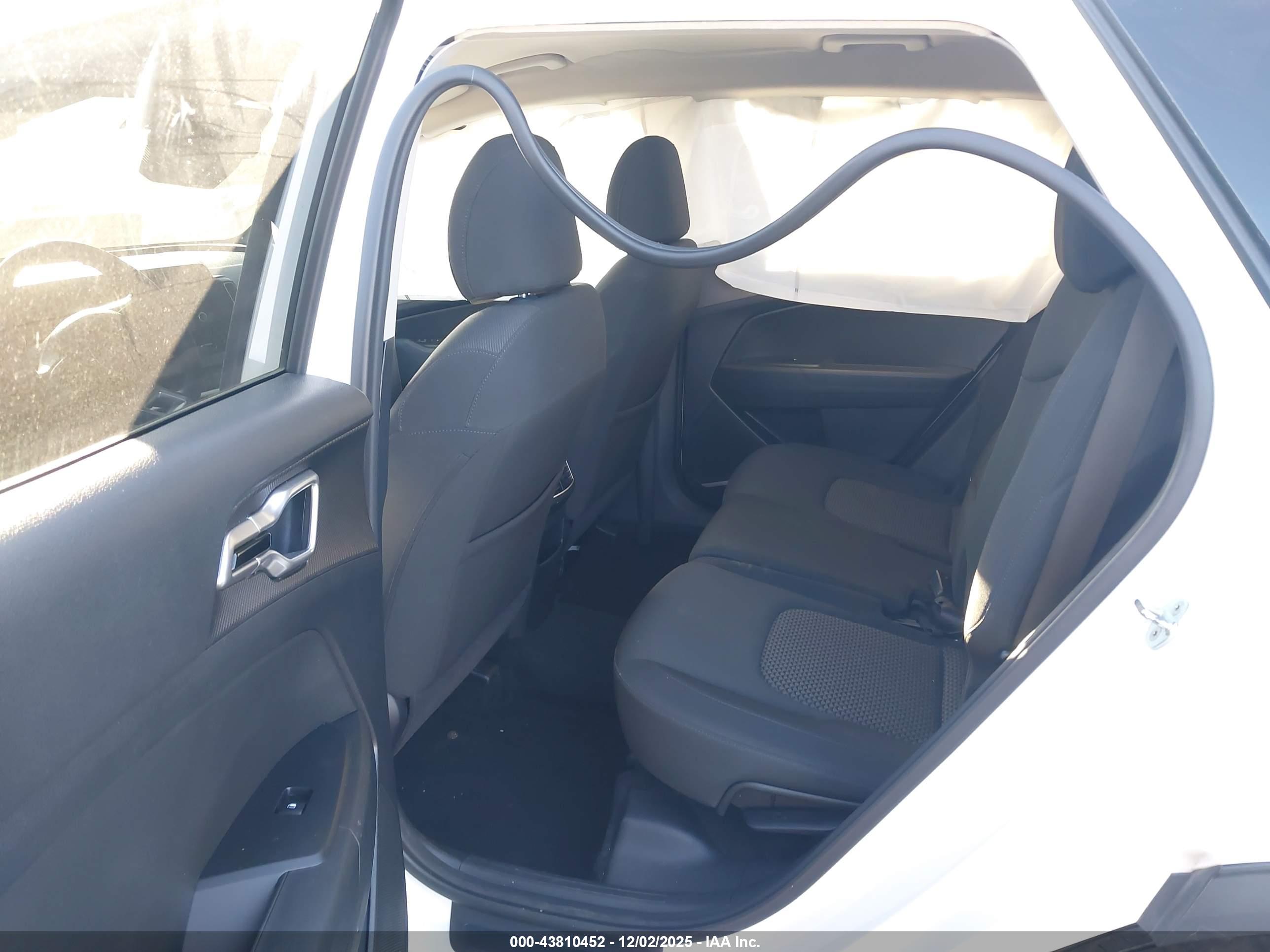 KIA SPORTAGE image 8