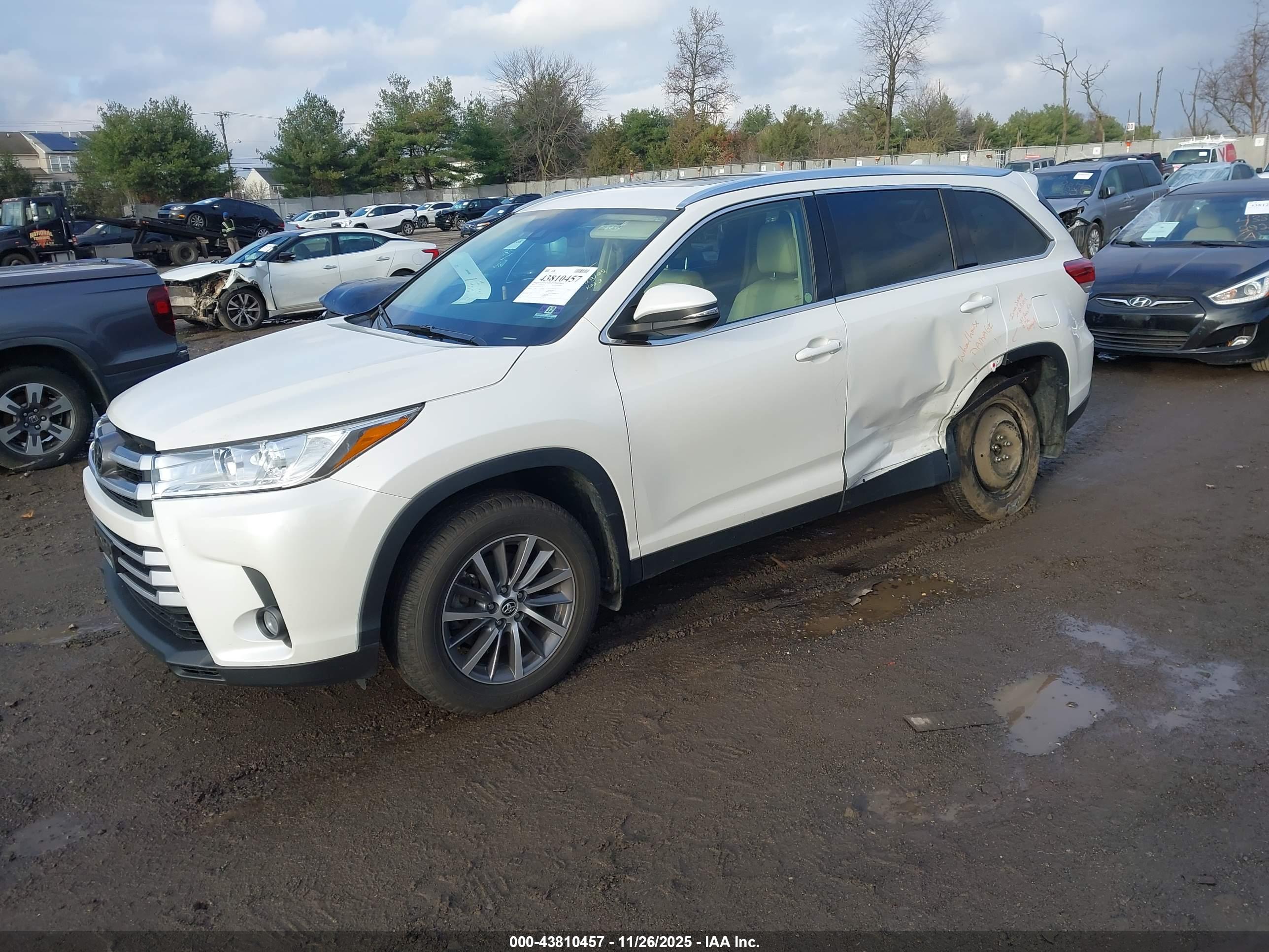 TOYOTA HIGHLANDER image 2