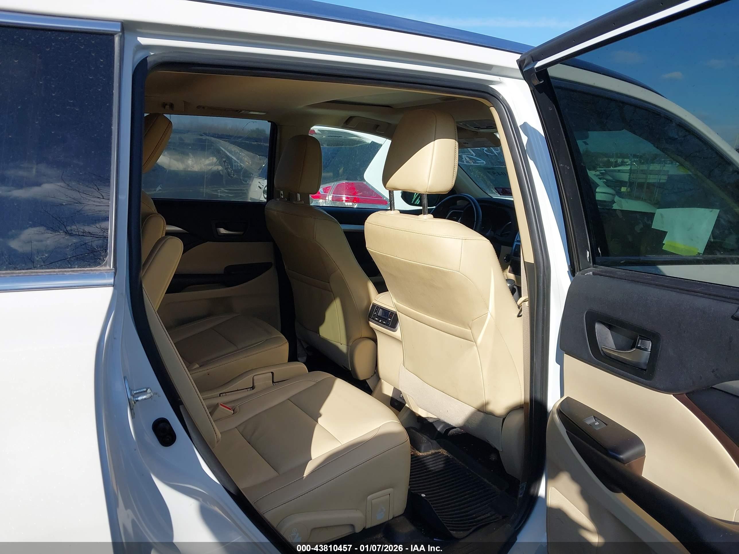 TOYOTA HIGHLANDER image 8