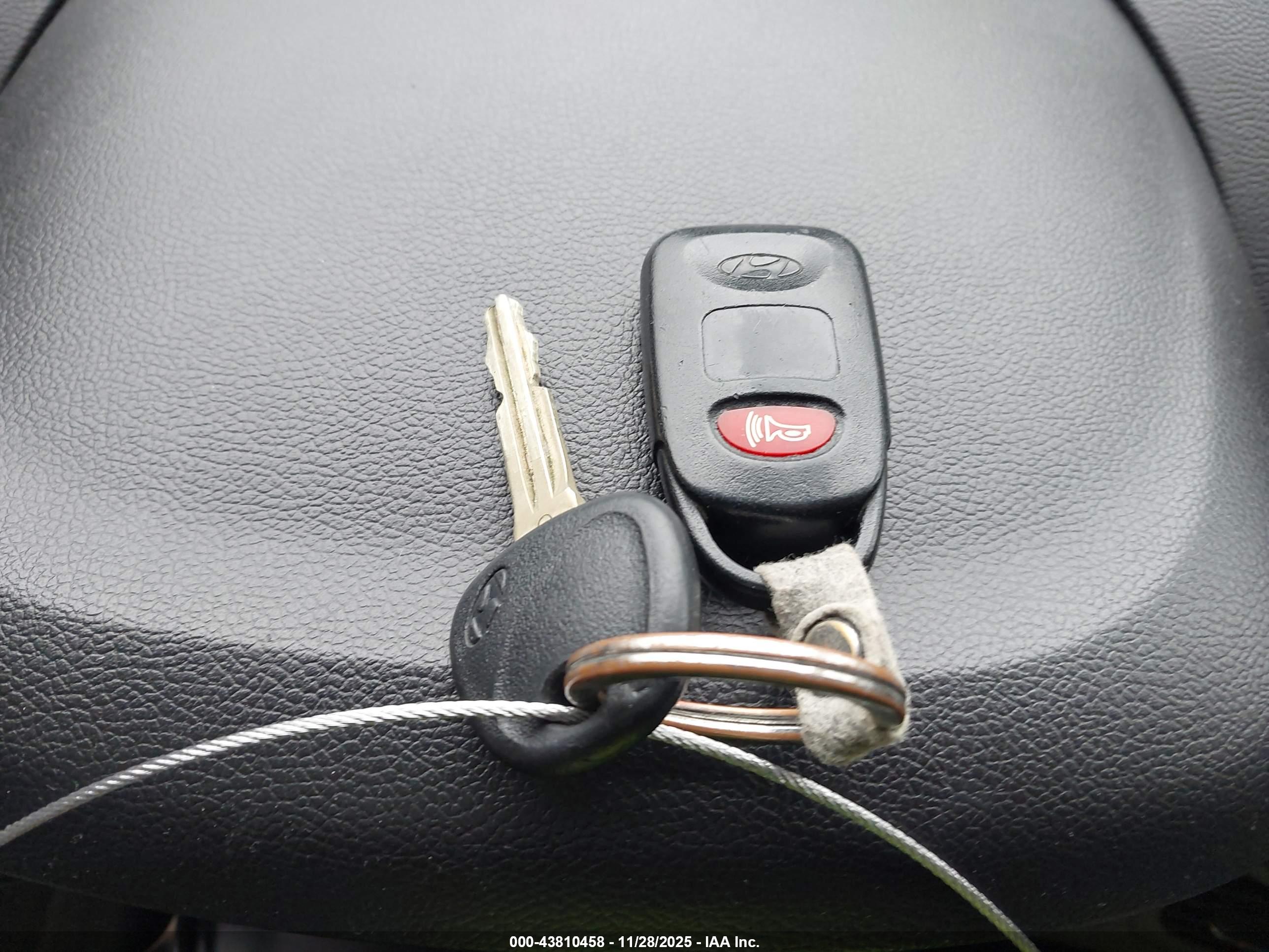HYUNDAI ELANTRA image 11