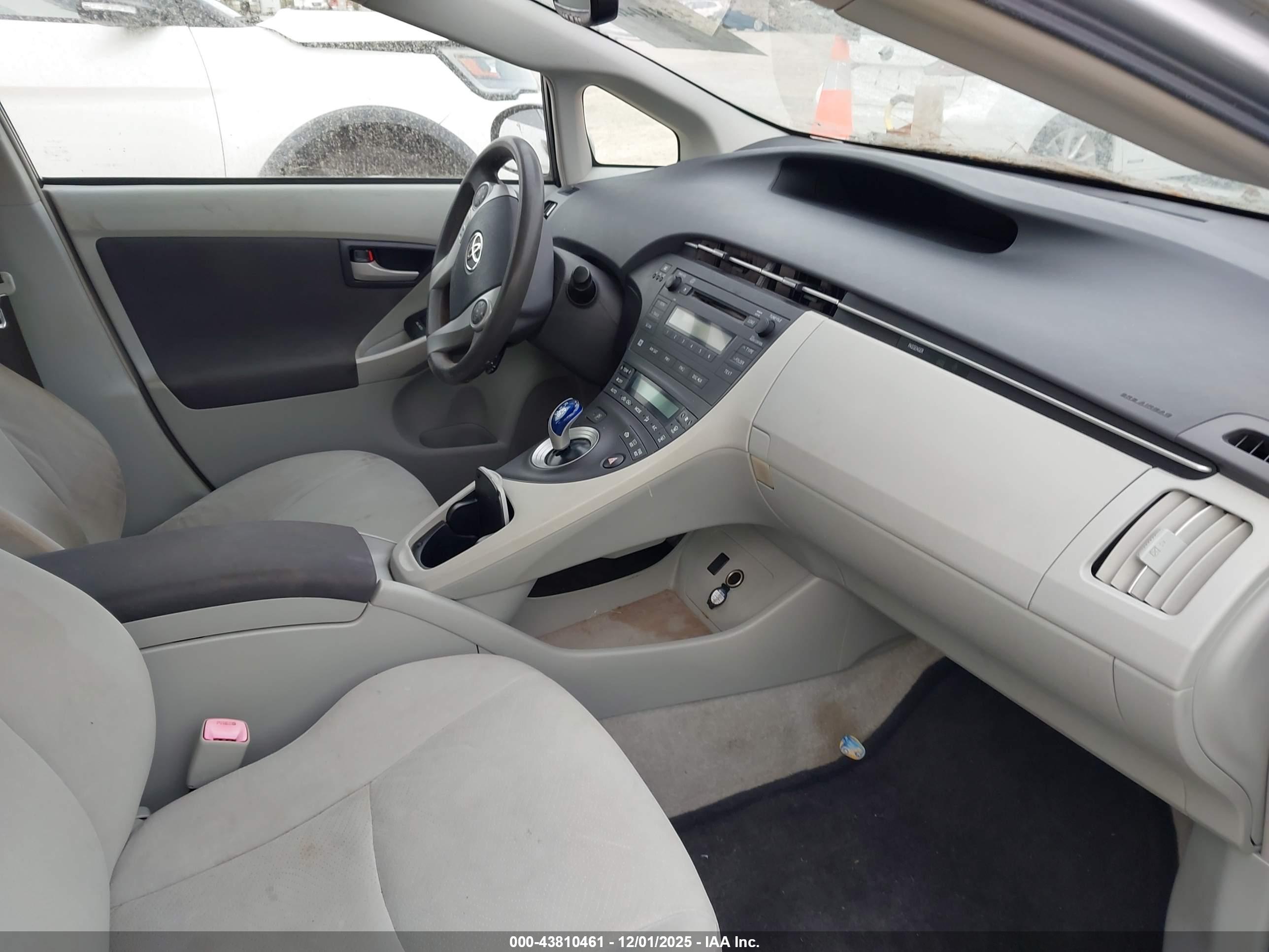TOYOTA PRIUS image 5