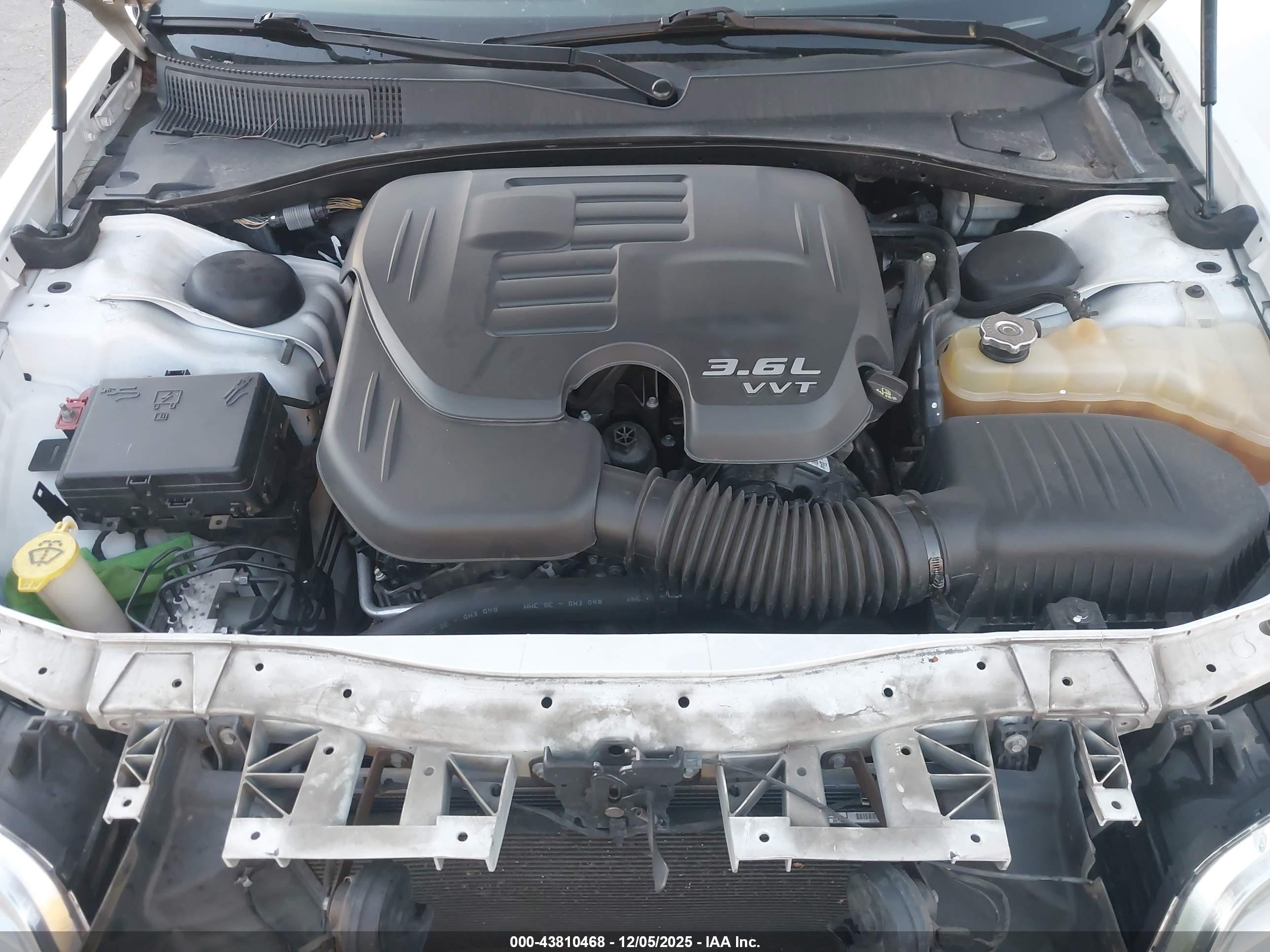CHRYSLER 300 image 10