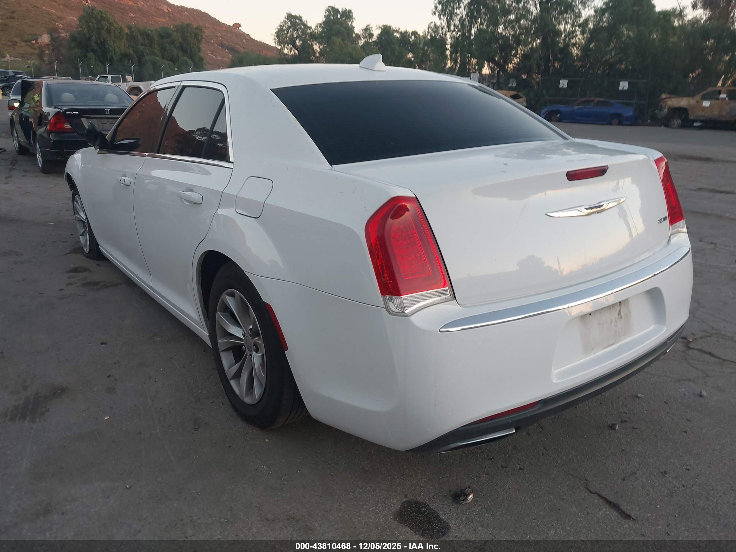 CHRYSLER 300 image 3