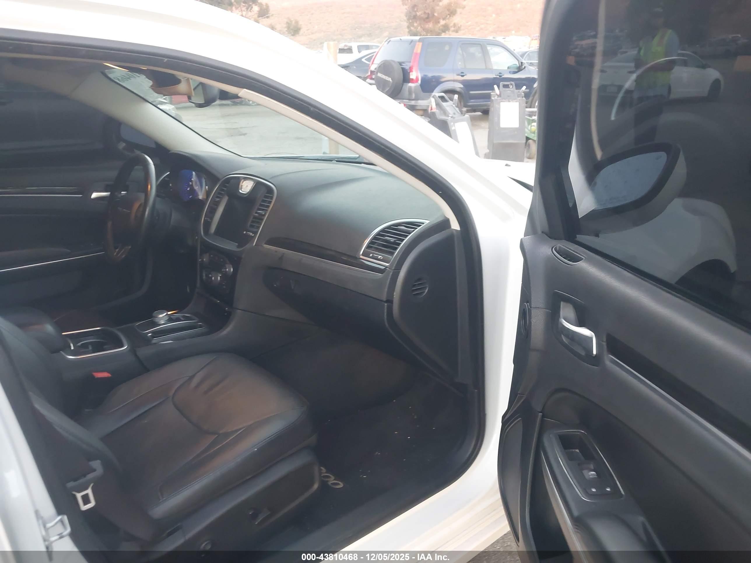 CHRYSLER 300 image 5