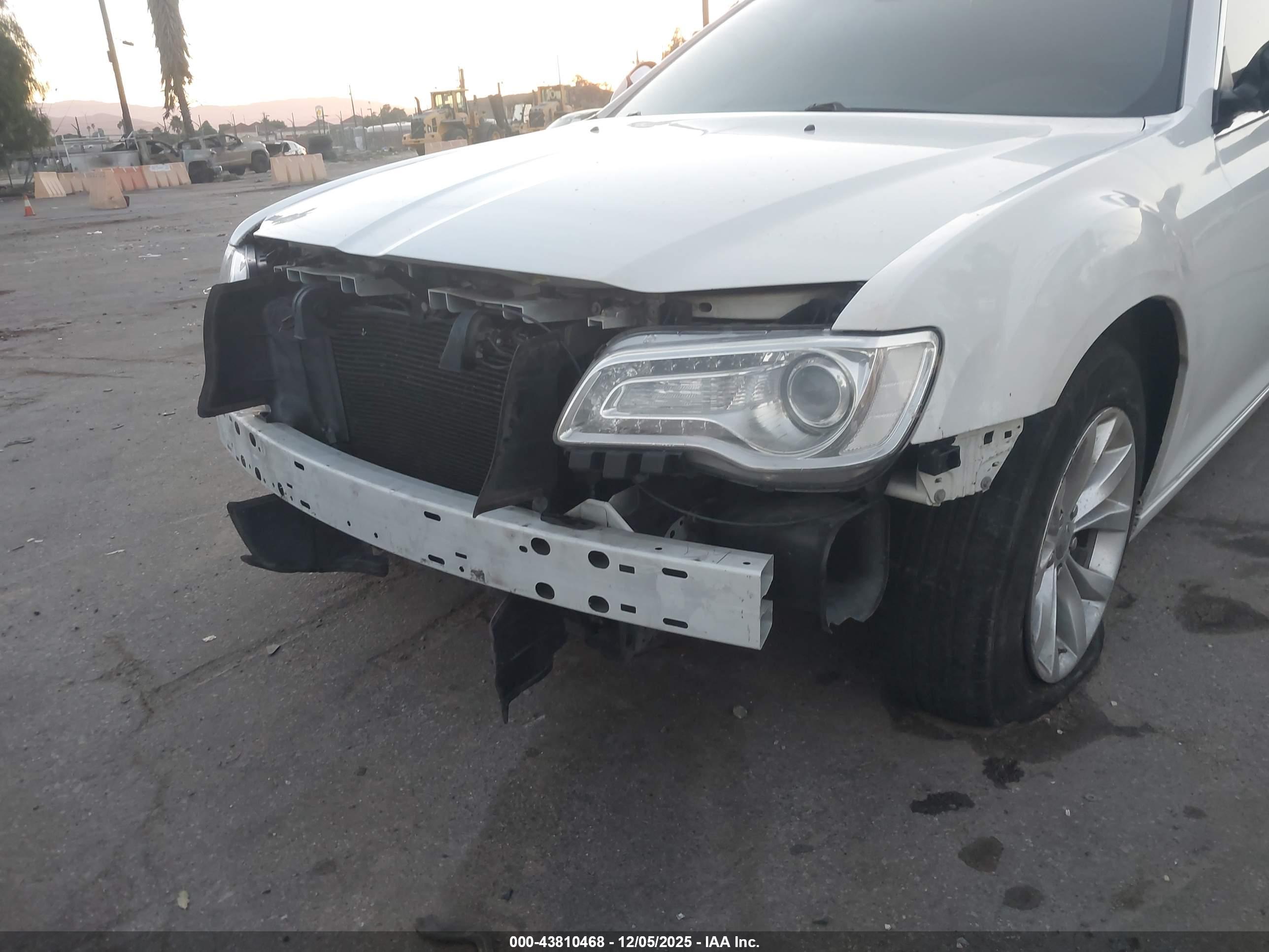 CHRYSLER 300 image 6