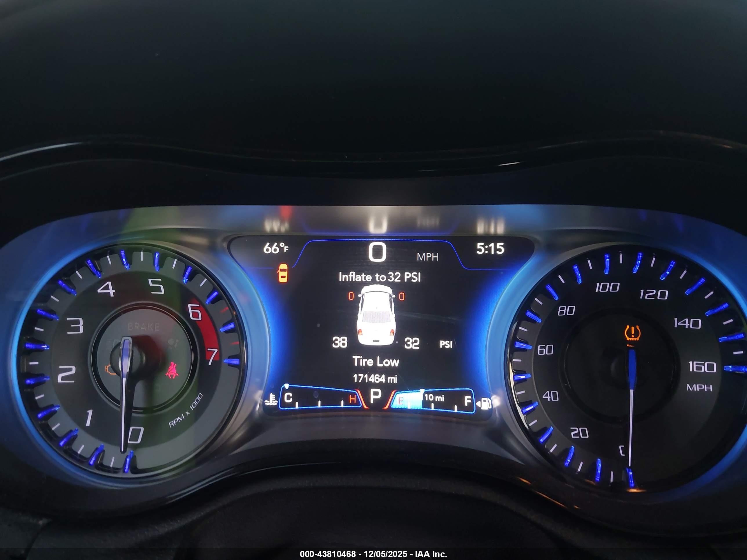 CHRYSLER 300 image 7