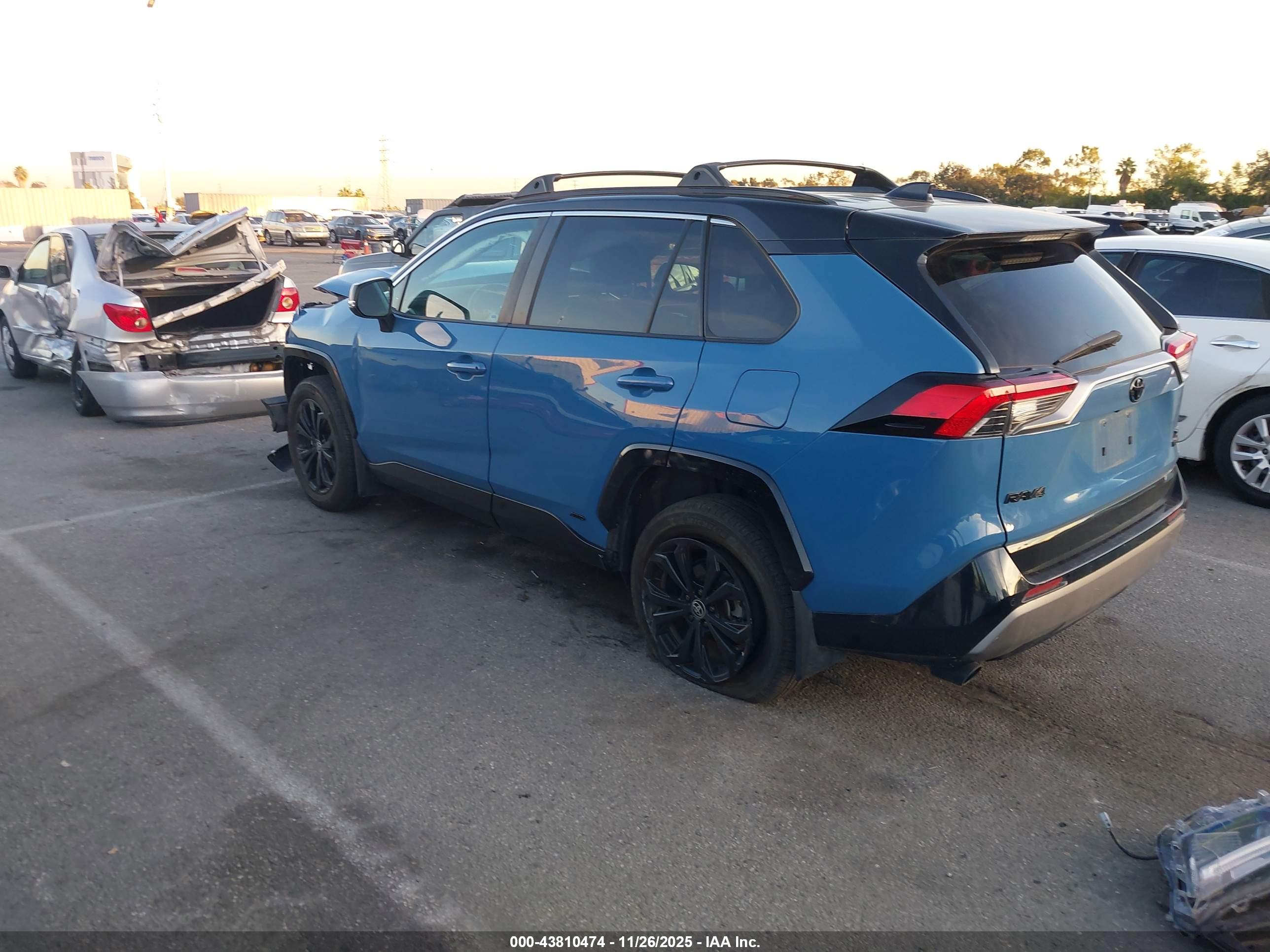 TOYOTA RAV4 image 3