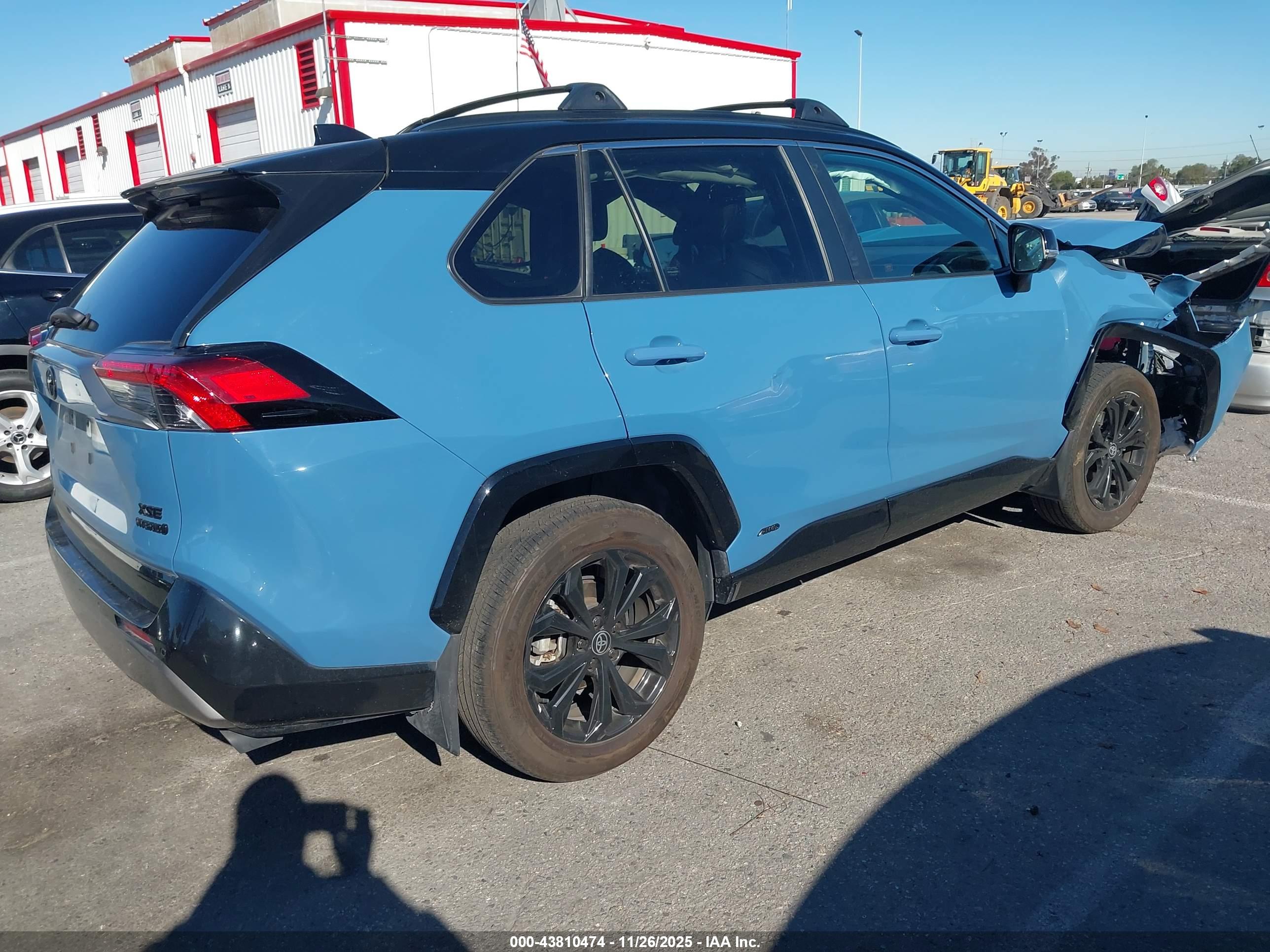 TOYOTA RAV4 image 4