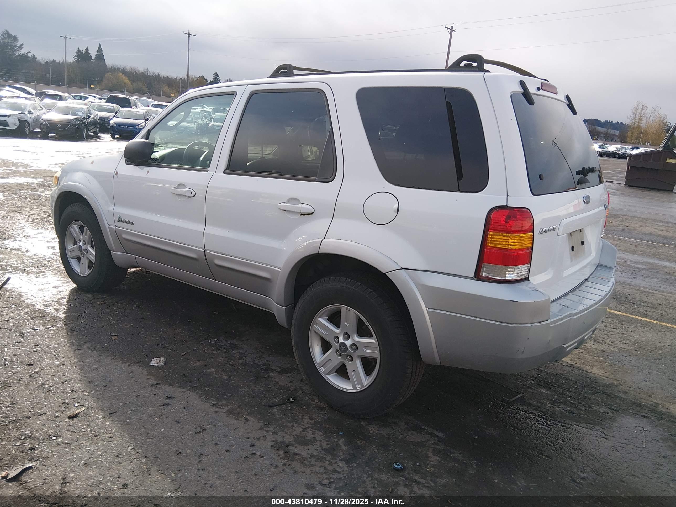 FORD ESCAPE image 3