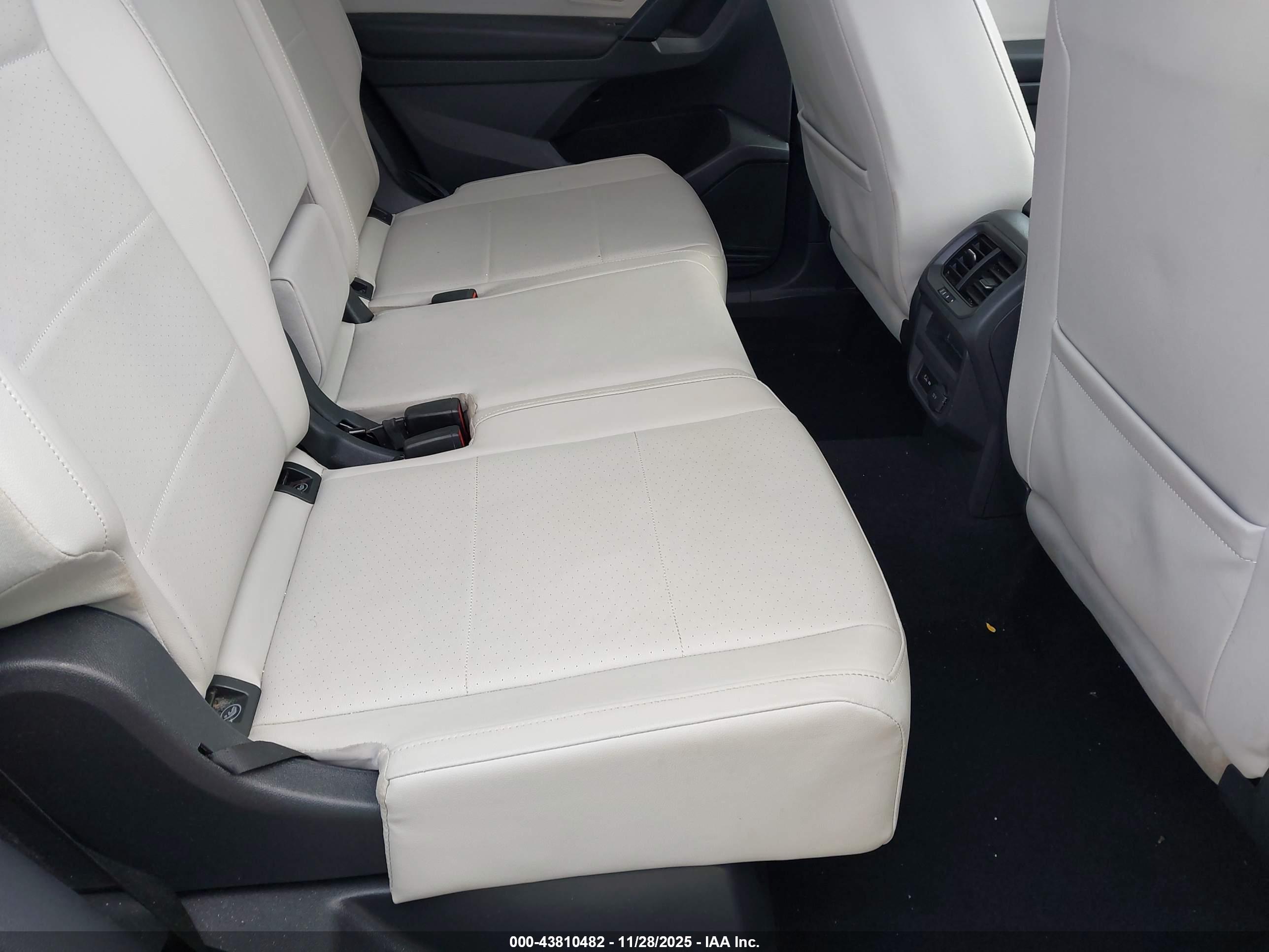 VOLKSWAGEN TIGUAN image 8