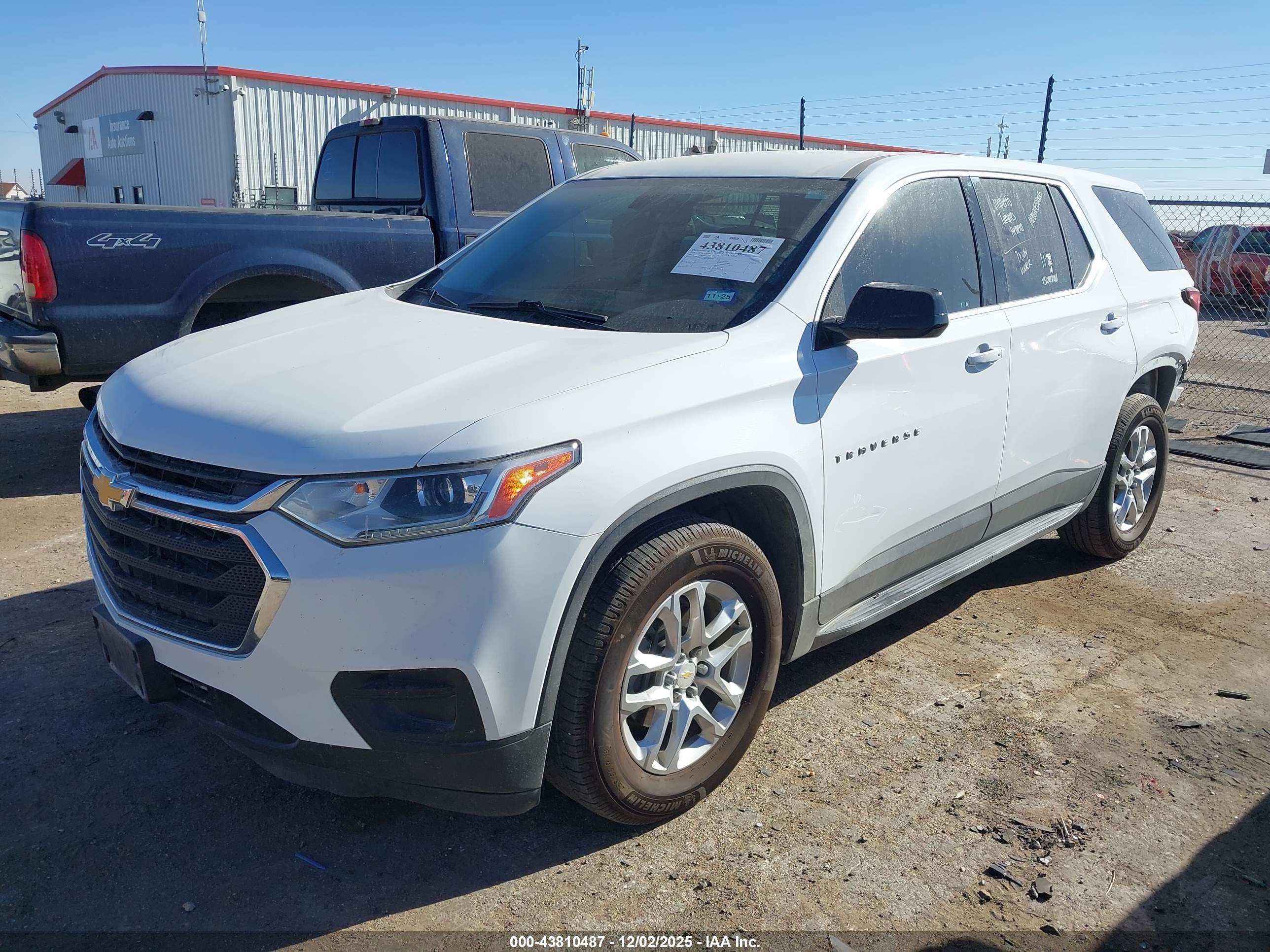 CHEVROLET TRAVERSE image 2