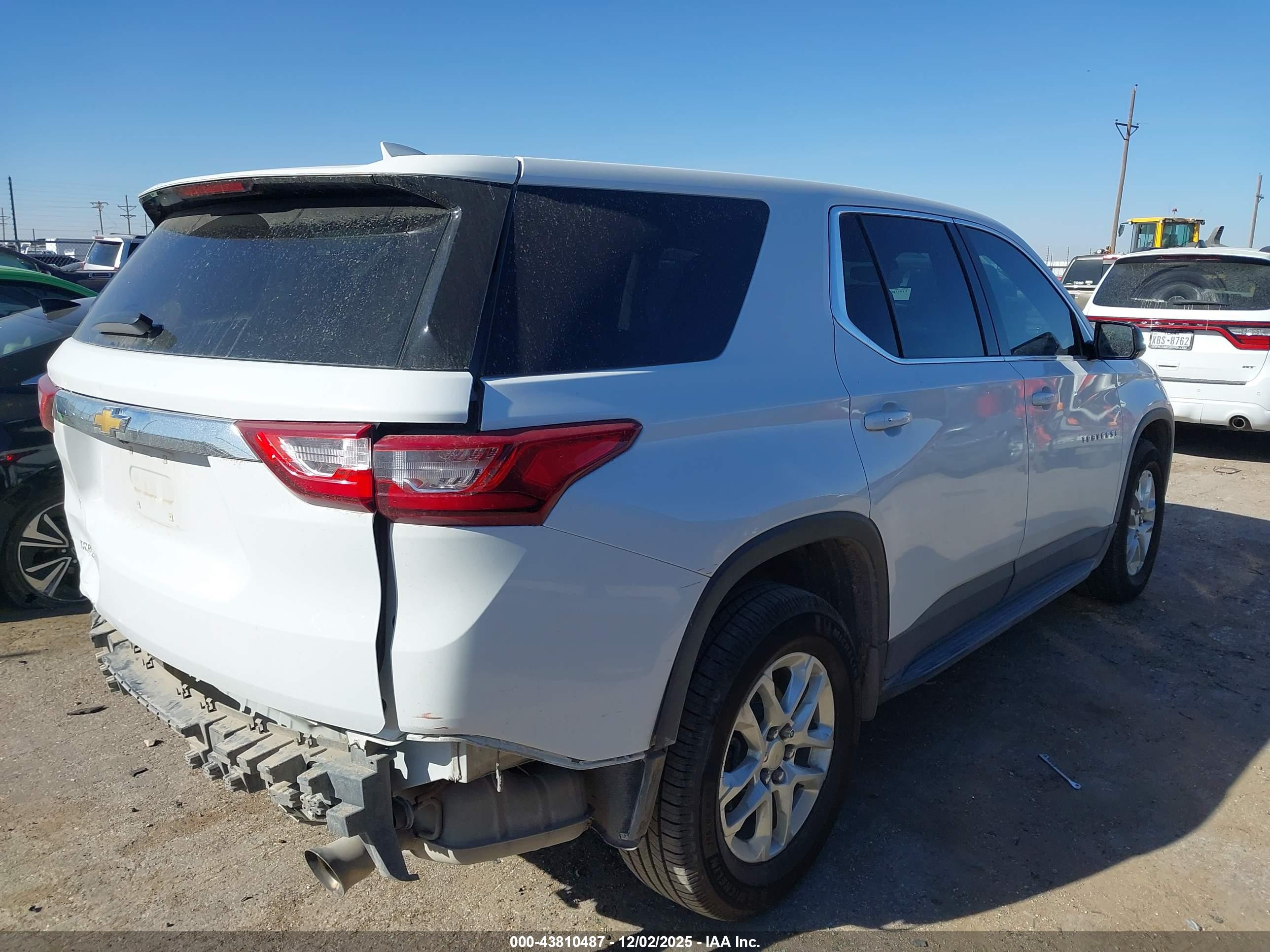 CHEVROLET TRAVERSE image 4