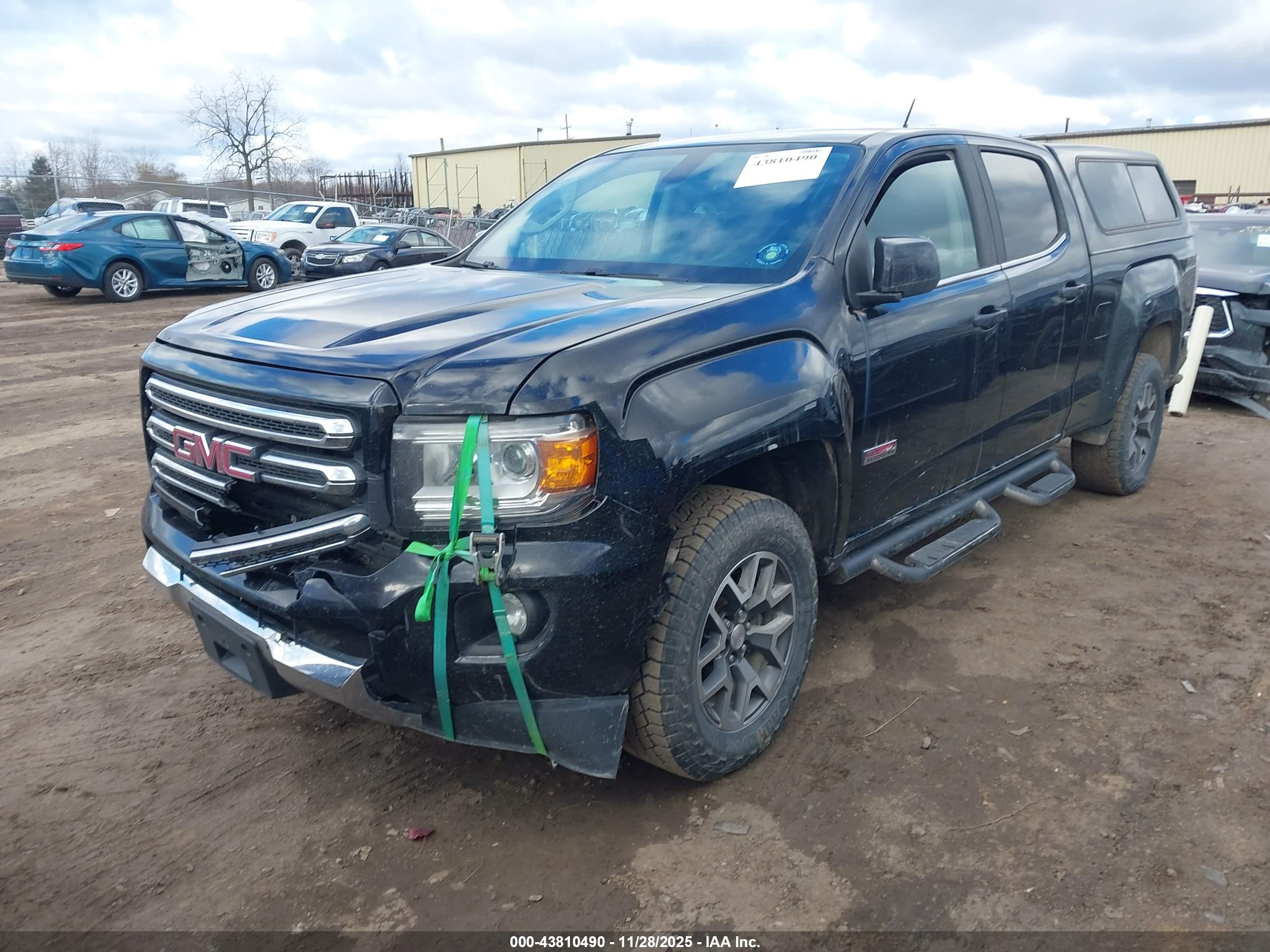 GMC CANYON image 2