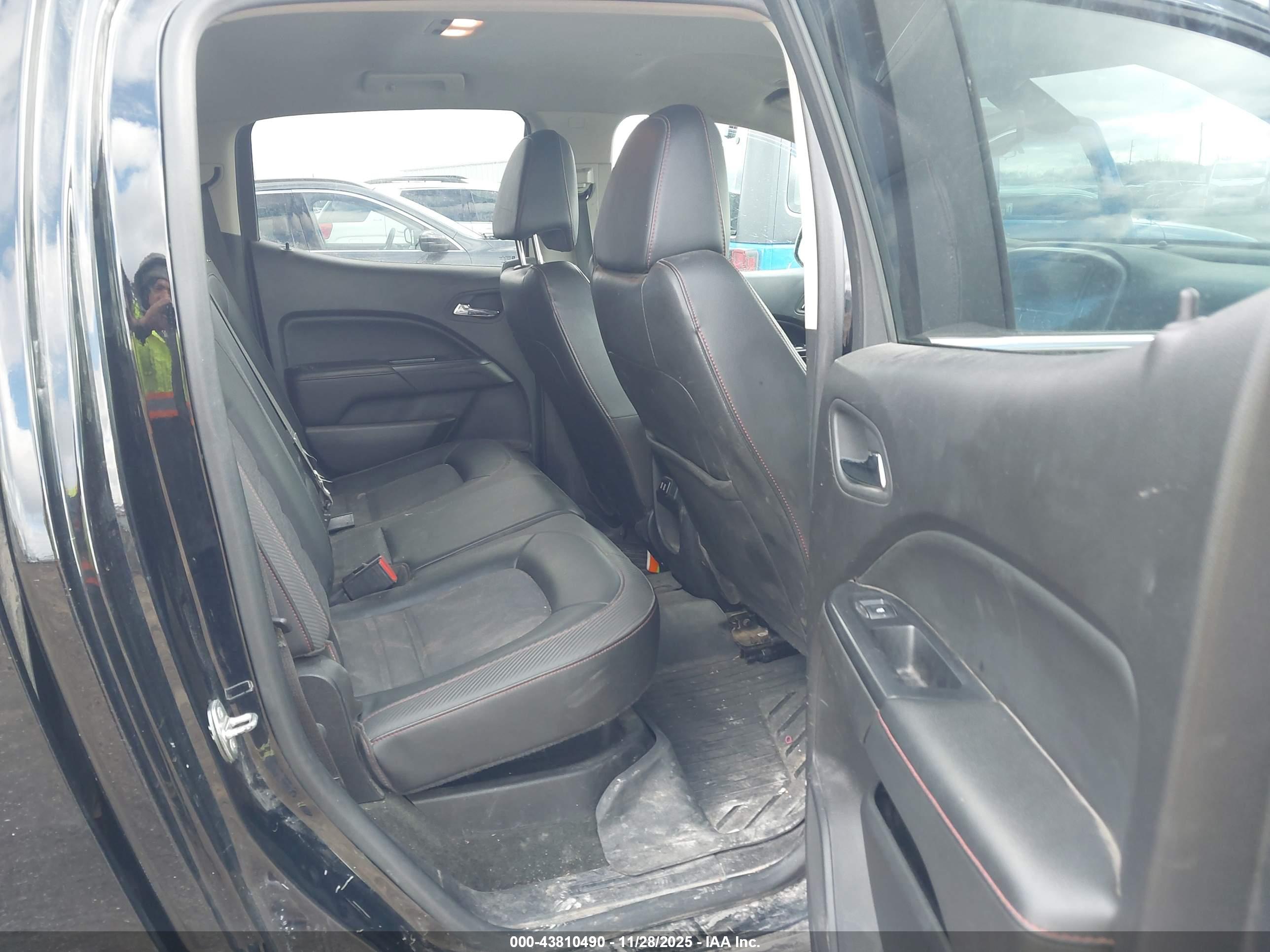 GMC CANYON image 8