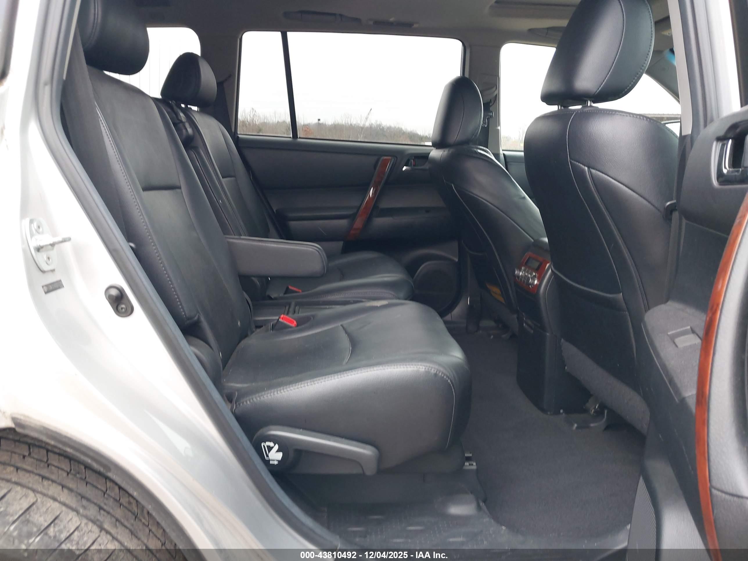 TOYOTA HIGHLANDER image 8