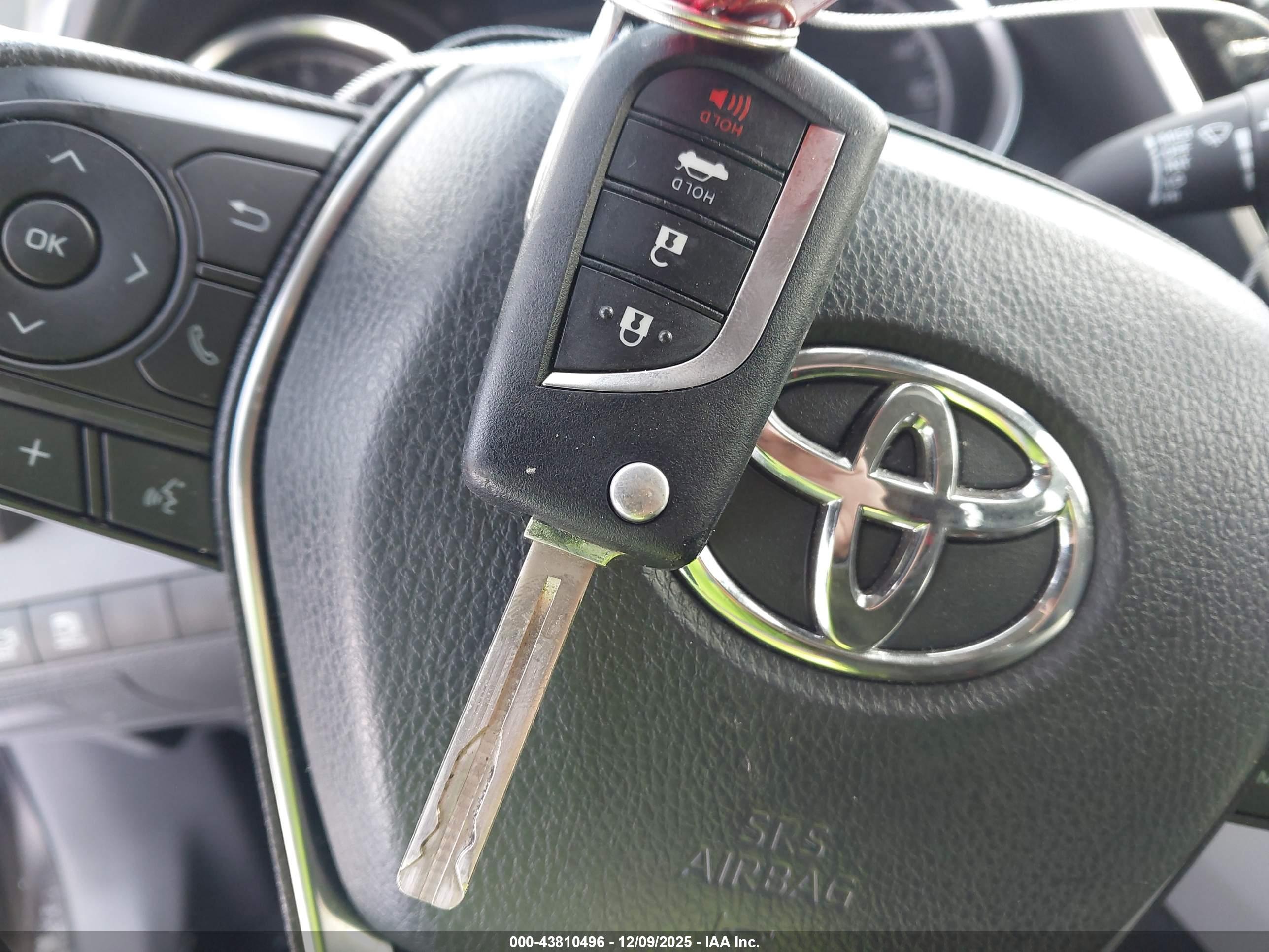 TOYOTA CAMRY image 11