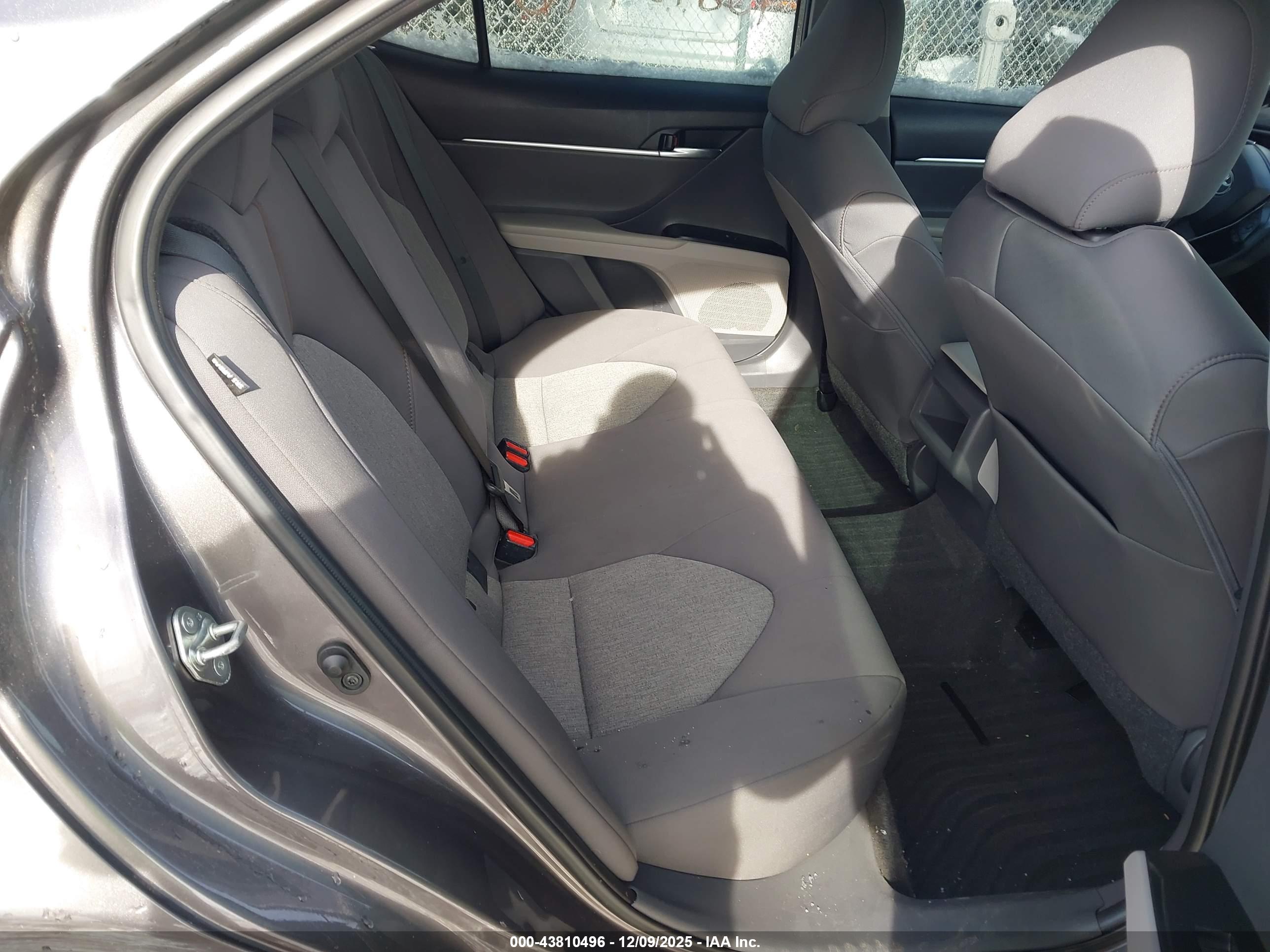 TOYOTA CAMRY image 8