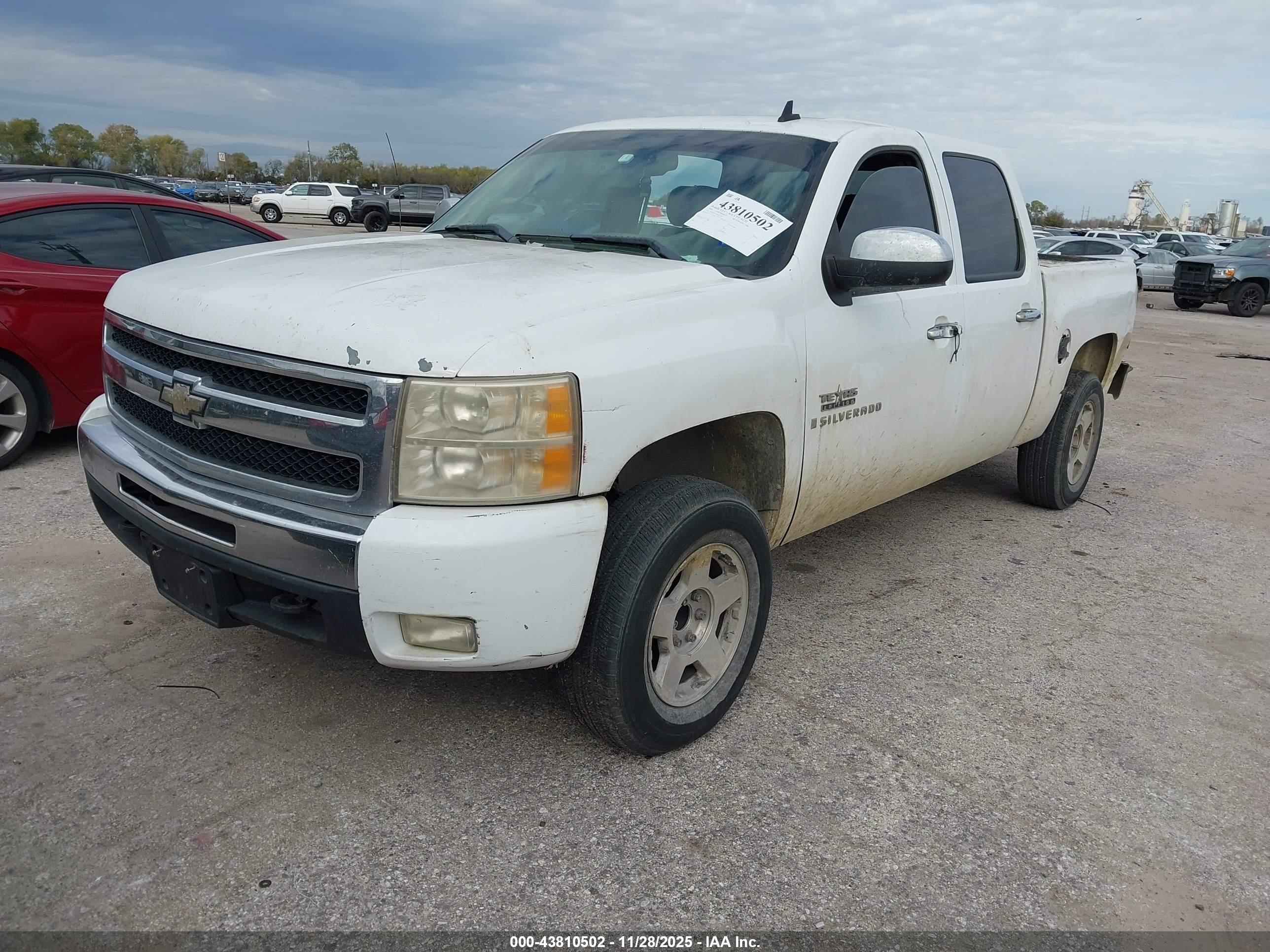 CHEVROLET SILVERADO image 2