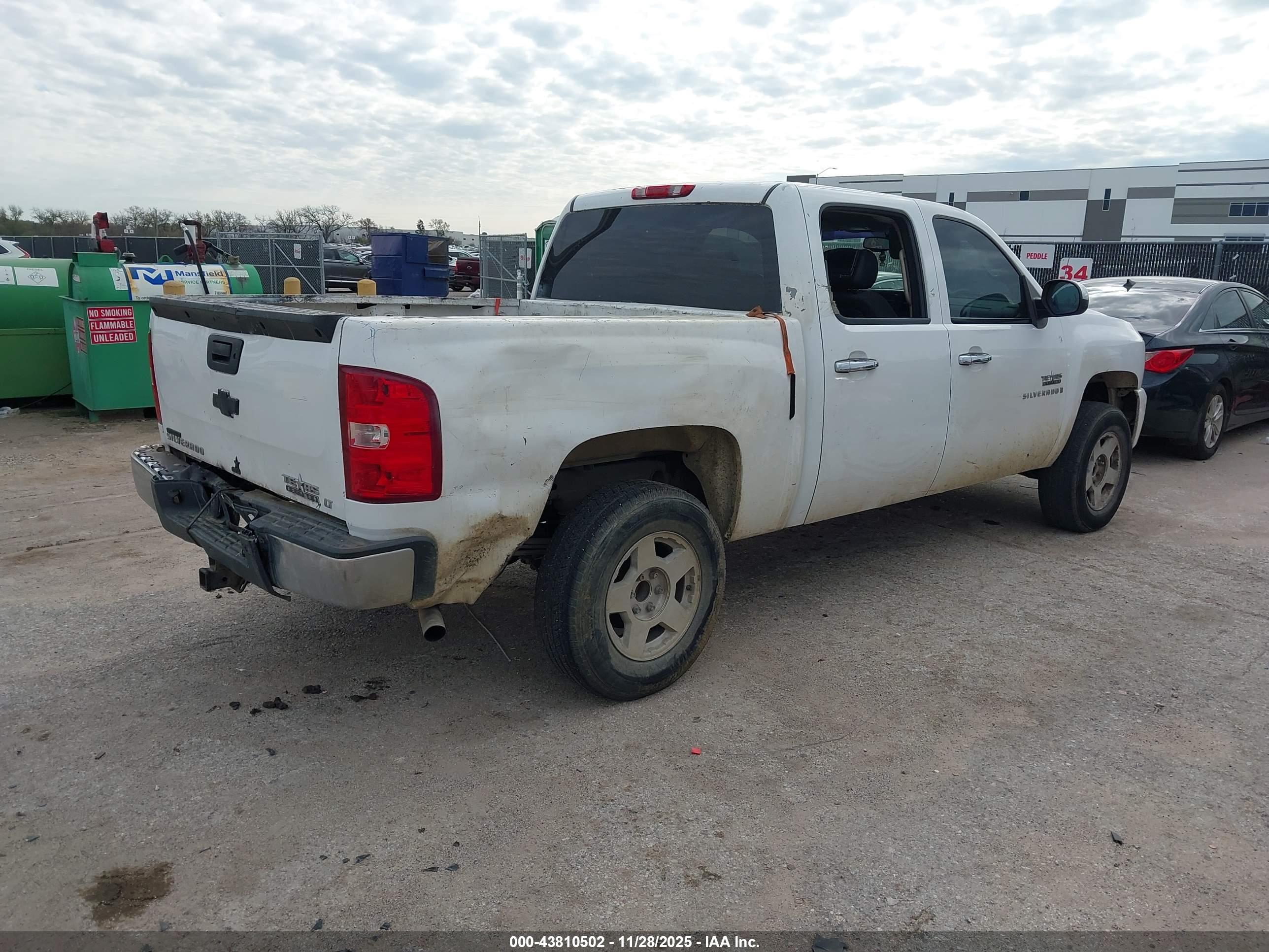 CHEVROLET SILVERADO image 4