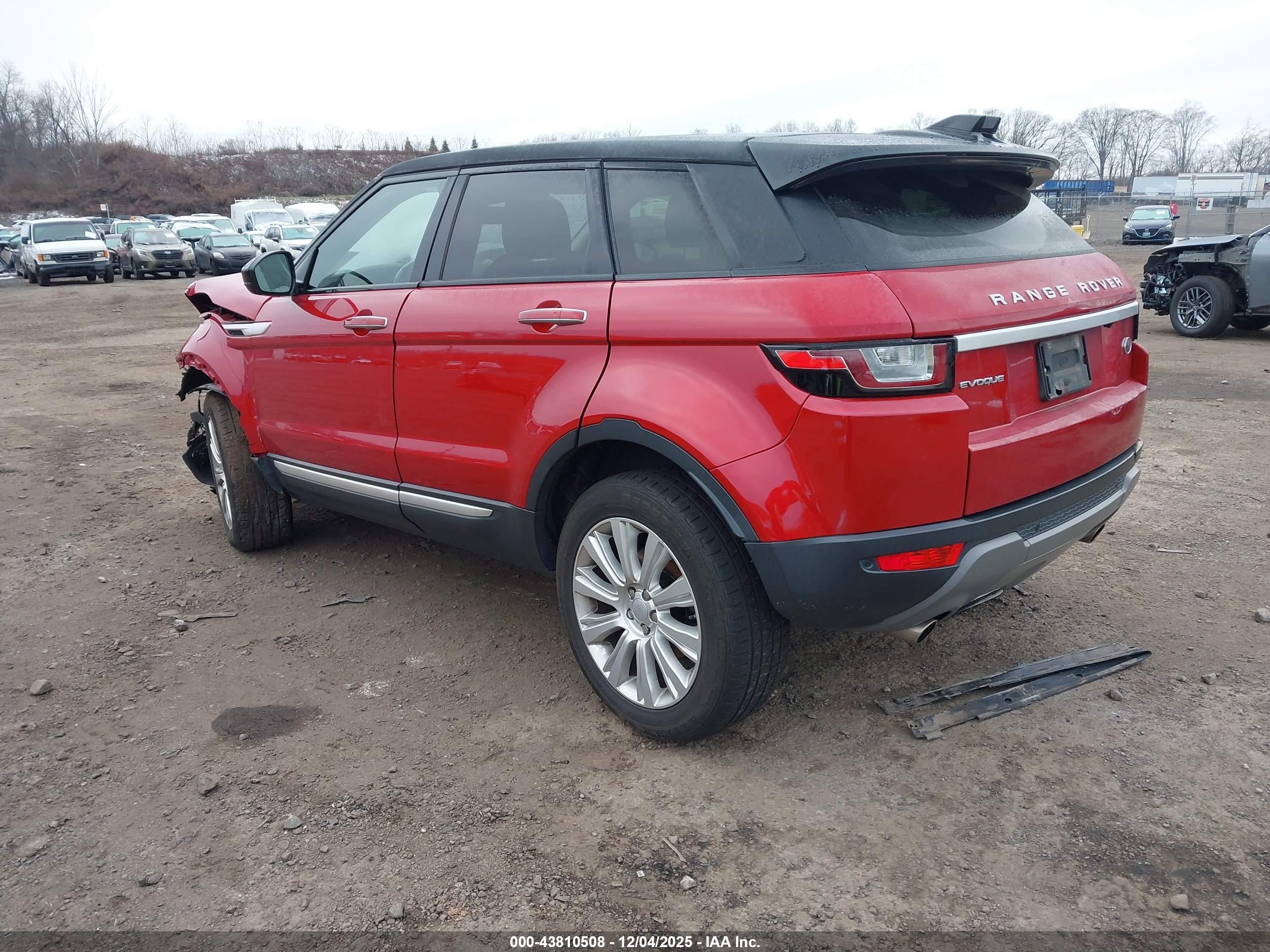 LAND ROVER image 3
