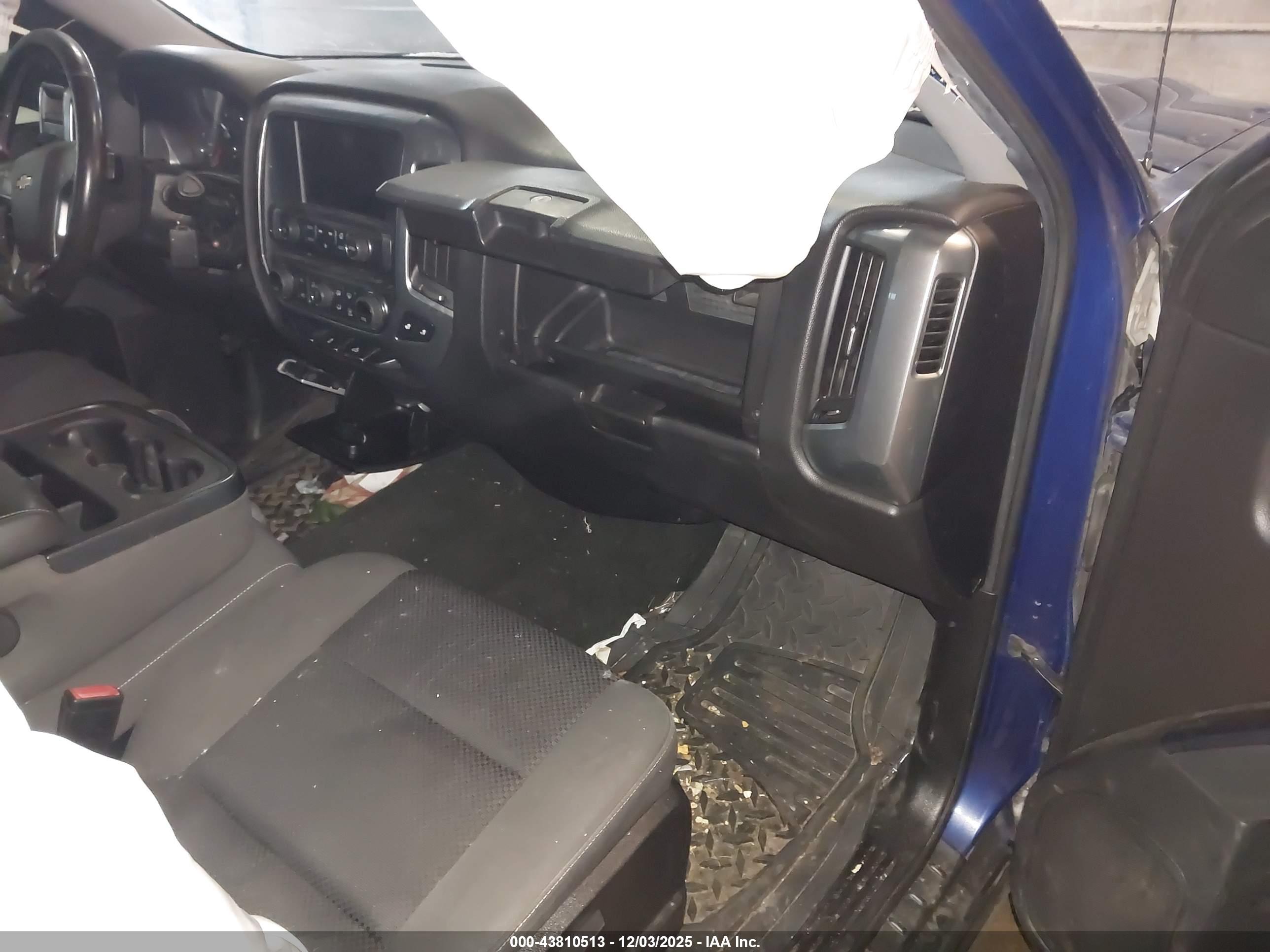 CHEVROLET SILVERADO image 5