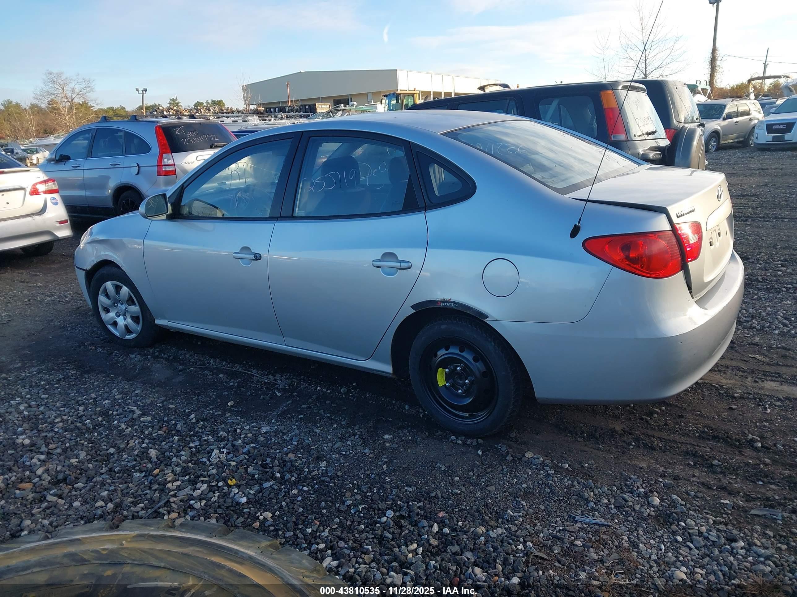 HYUNDAI ELANTRA image 3