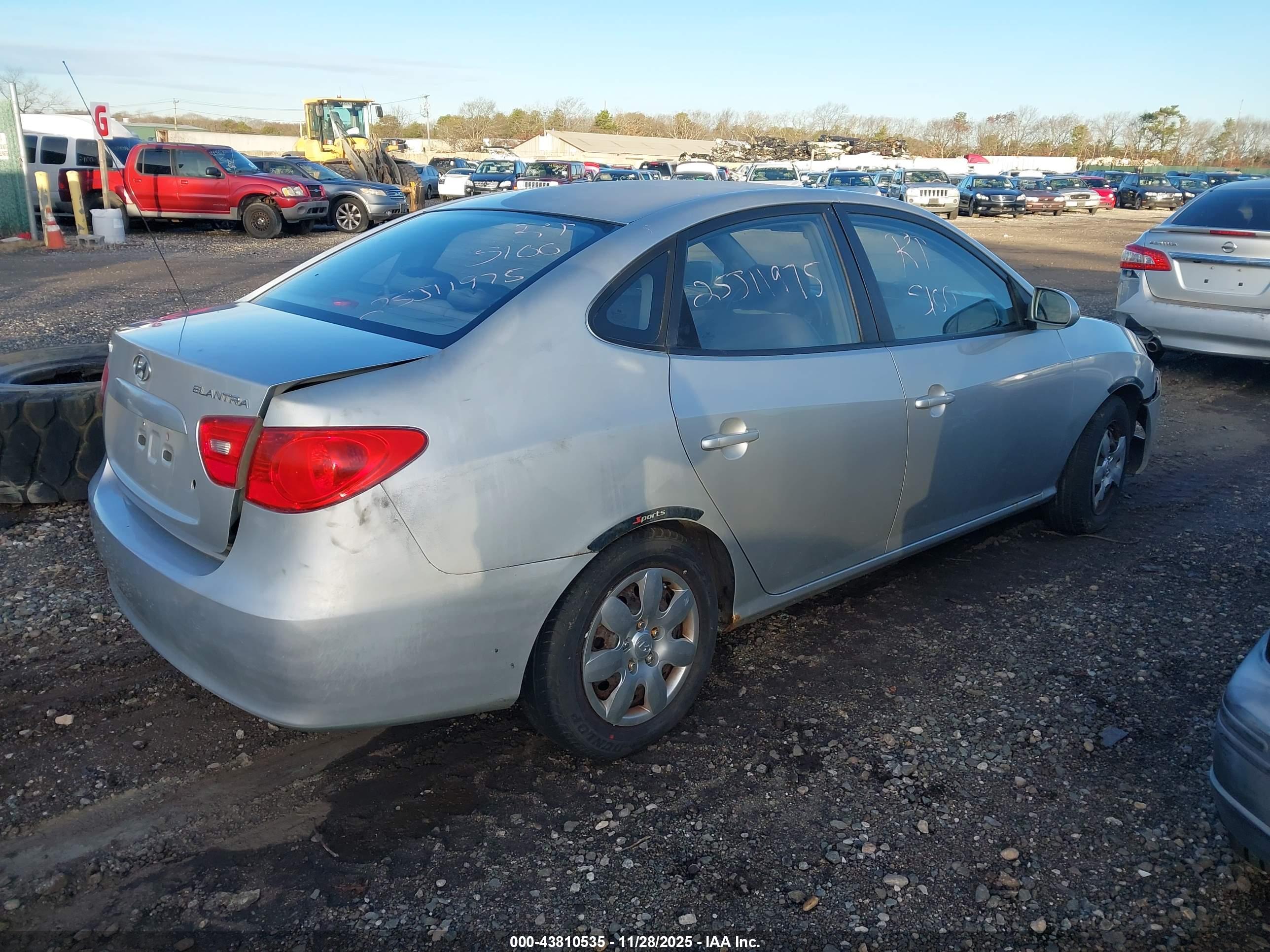 HYUNDAI ELANTRA image 4
