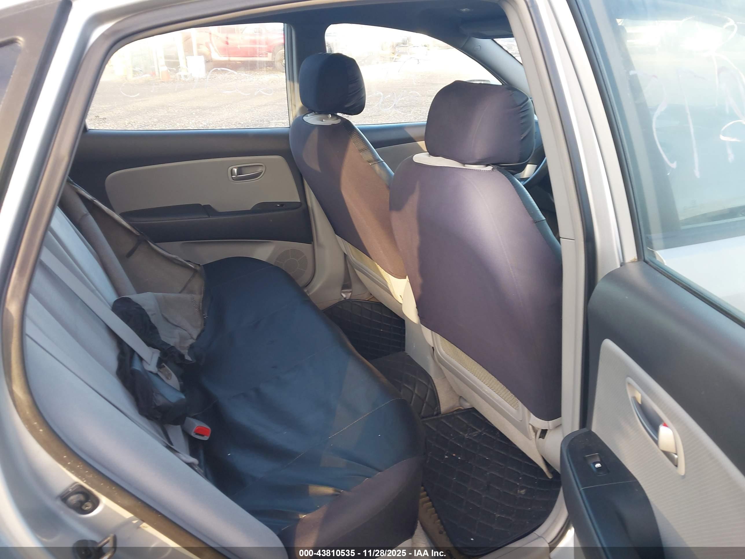 HYUNDAI ELANTRA image 8